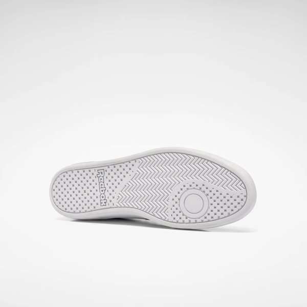 Impregnados del espíritu de tenis retro de Reebok. Una silueta minimalista con detalles que rinden homenaje al modelo original. image number 4
