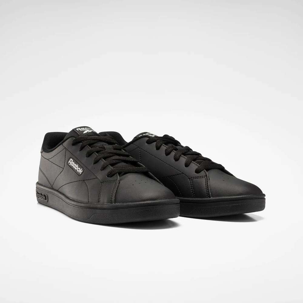 Diseño minimalista inspirado en los modelos clásicos de tenis, una silueta low adornada con costuras que forman el logo. image number 2