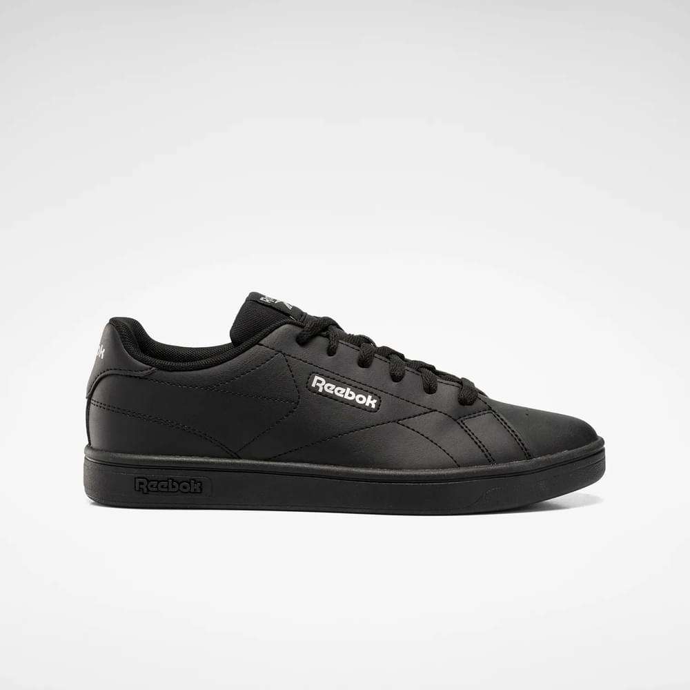 Diseño minimalista inspirado en los modelos clásicos de tenis, una silueta low adornada con costuras que forman el logo. image number 0