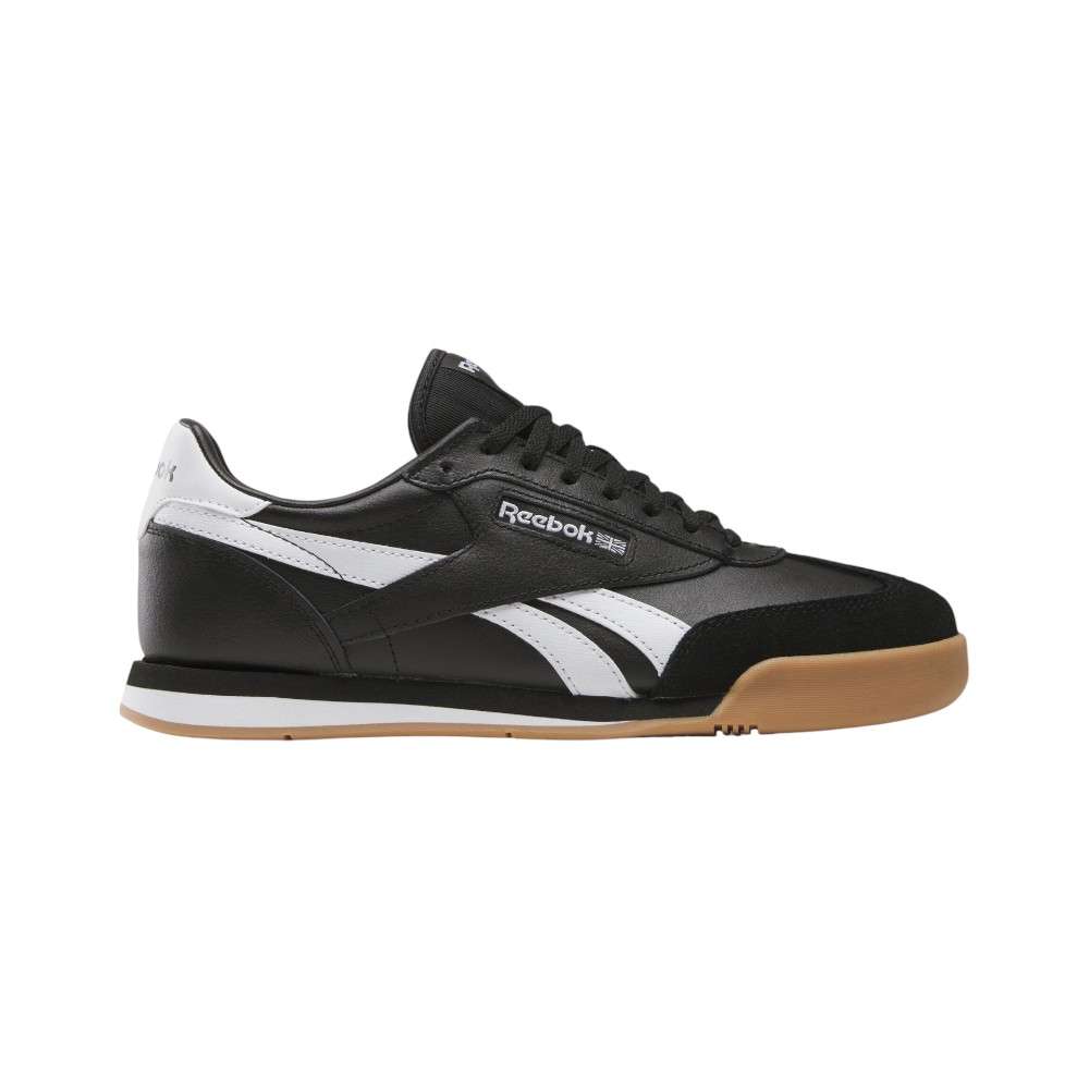 Inspirados en el fútbol vintage de los años 90, combinan una silueta elegante y colores clásicos con una puntera de gamuza y goma.