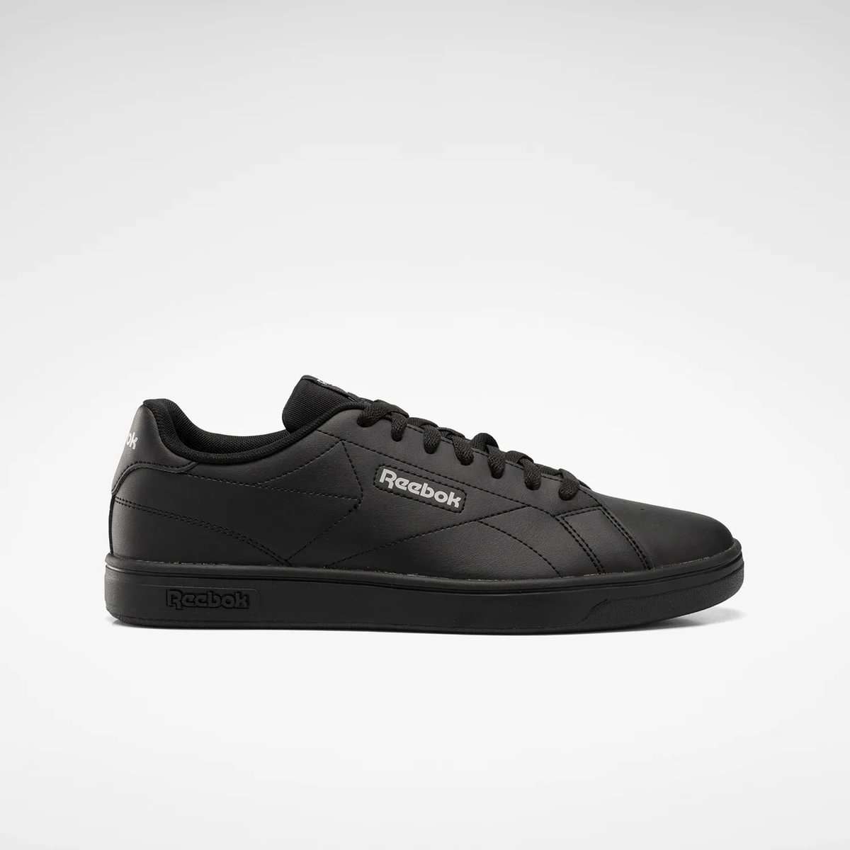 Diseño minimalista inspirado en los modelos clásicos de tenis, una silueta low adornada con costuras que forman el logo. image number 0