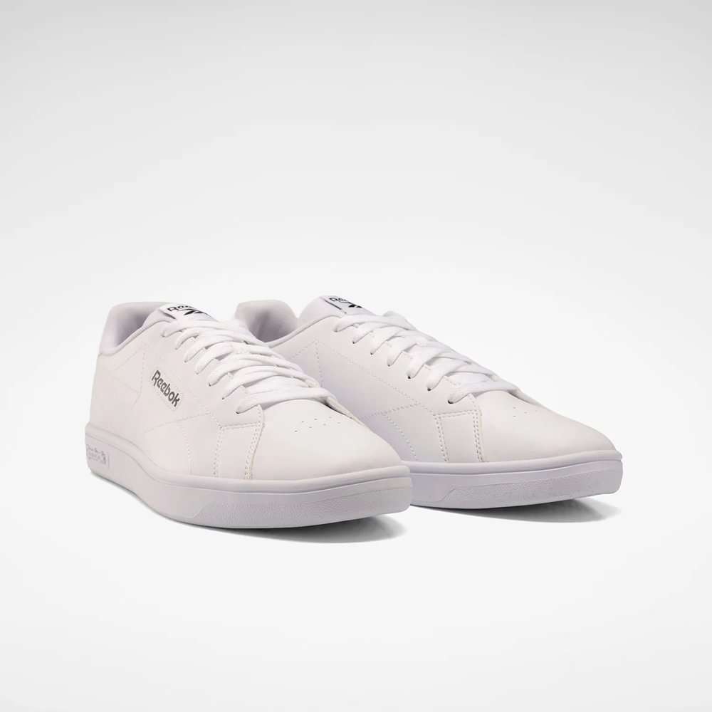 Diseño minimalista inspirado en los modelos clásicos de tenis, una silueta low adornada con costuras que forman el logo. image number 2