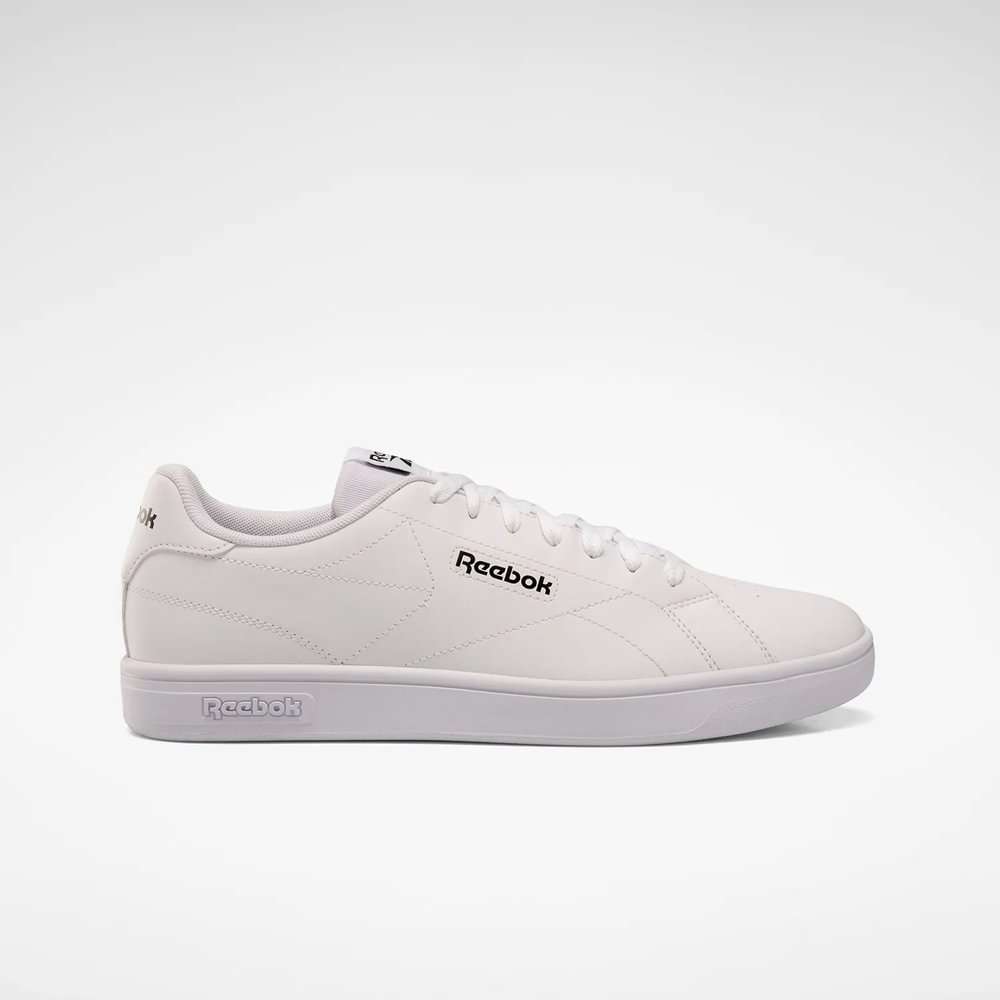 Diseño minimalista inspirado en los modelos clásicos de tenis, una silueta low adornada con costuras que forman el logo. image number 0