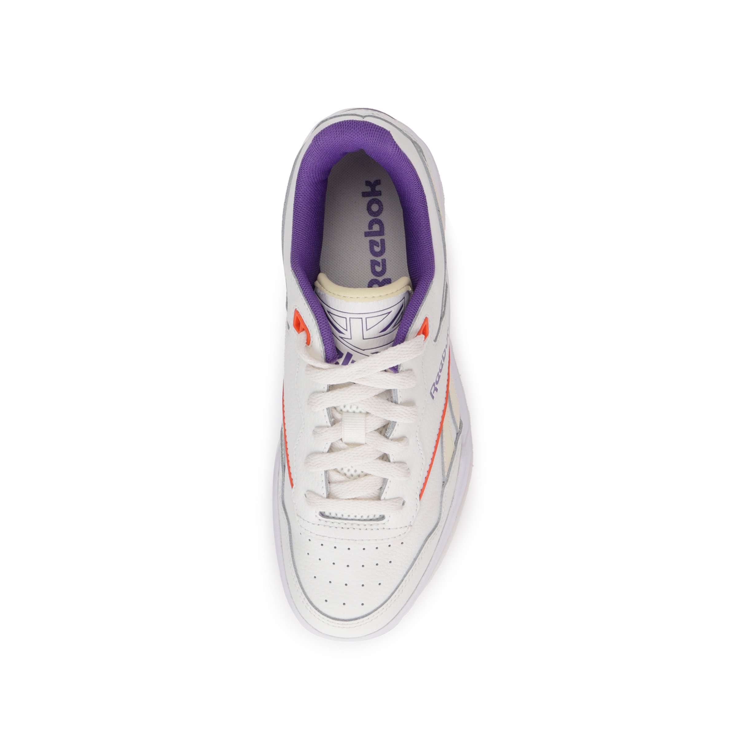 Siéntete como si hubieras encontrado un par de tenis Reebok antiguos en el sótano de alguien. Esa es la vibra de tus próximos BB 4000 II. image number 5