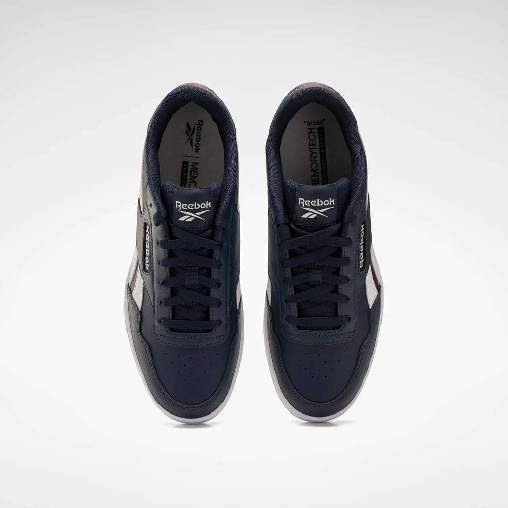 El estilo Reebok que te encanta en una silueta clásica de tenis vintage que se puede usar de manera elegante o informal. image number 4