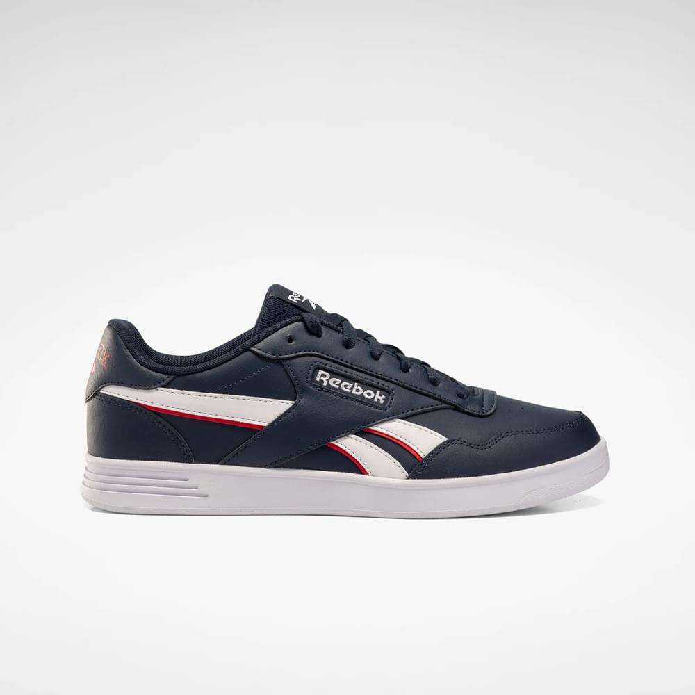El estilo Reebok que te encanta en una silueta clásica de tenis vintage que se puede usar de manera elegante o informal.
