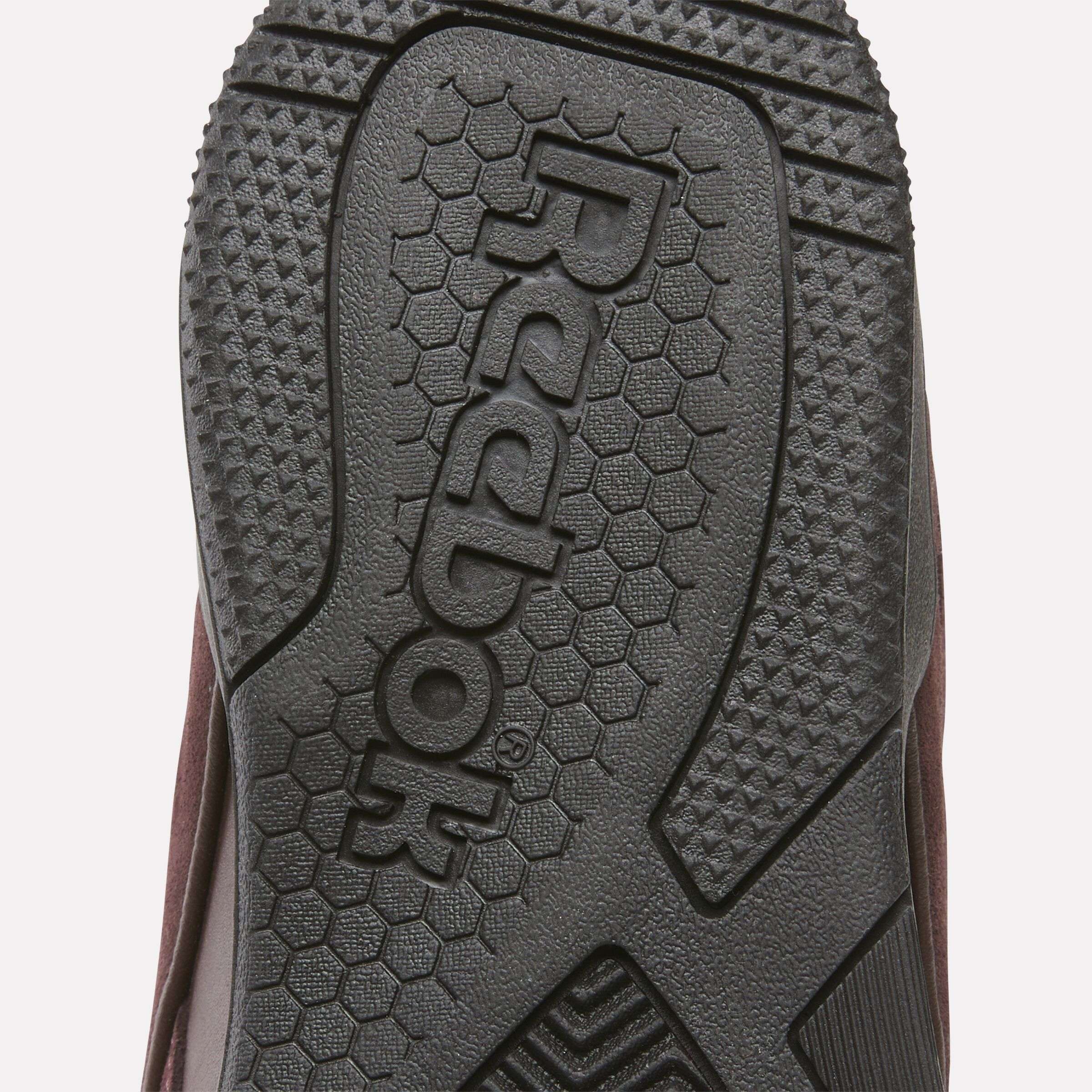 Siéntete como si hubieras encontrado un par de tenis Reebok antiguos en el sótano de alguien. Esa es la vibra de tus próximos BB 4000 II. image number 5