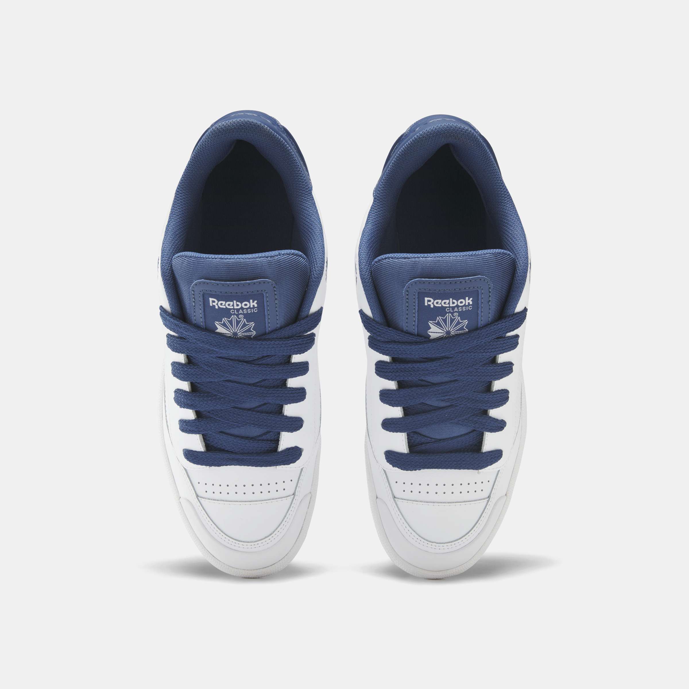 Comienza tu propio resurgimiento retro con estos tenis Reebok, lo chunky nunca tuvo tanta onda. Hazlos tuyos. image number 3