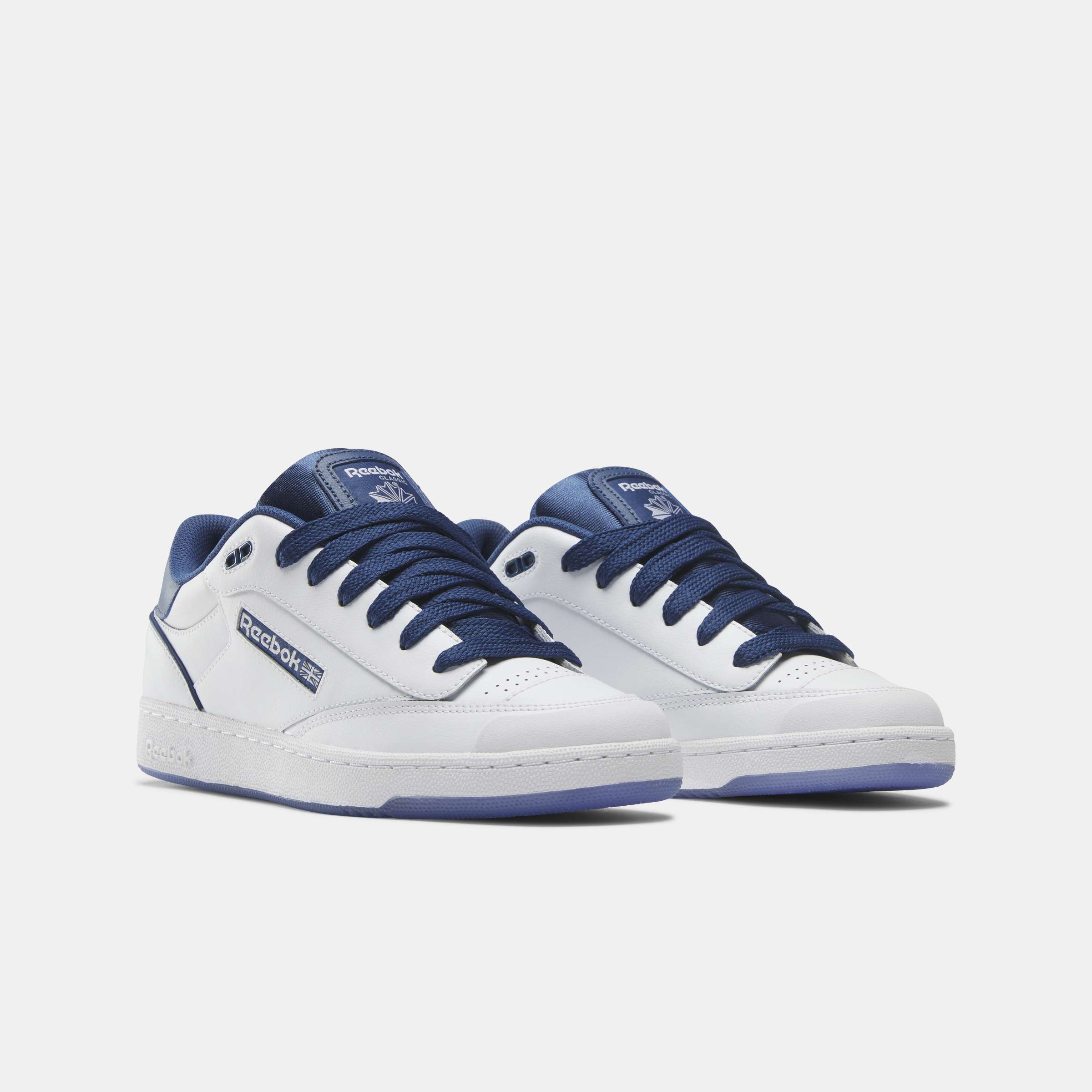 Comienza tu propio resurgimiento retro con estos tenis Reebok, lo chunky nunca tuvo tanta onda. Hazlos tuyos. image number 2