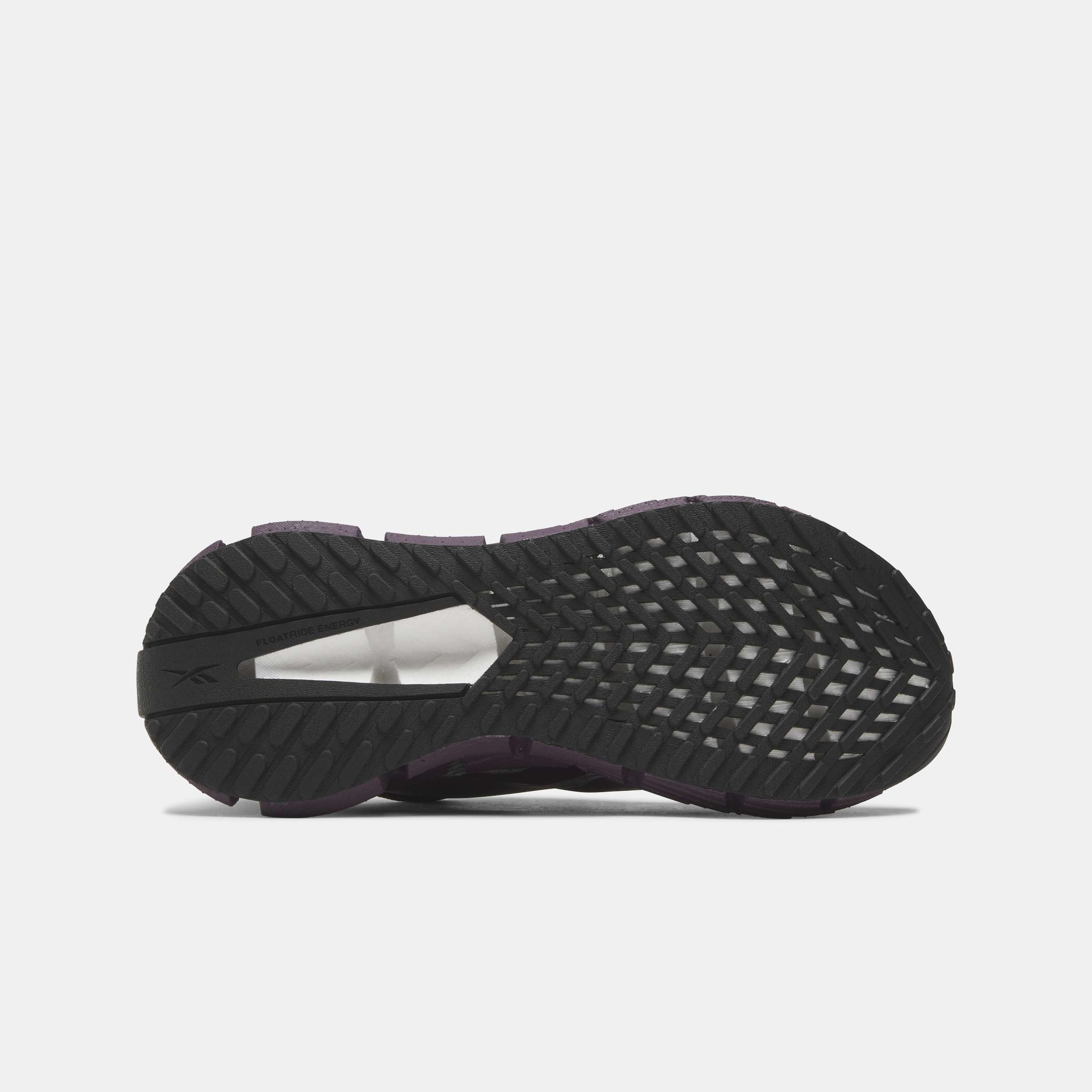 El FloatZig 1 de Reebok combina suavidad y elasticidad, diseñados para inspirar a salir al aire libre y correr. image number 3