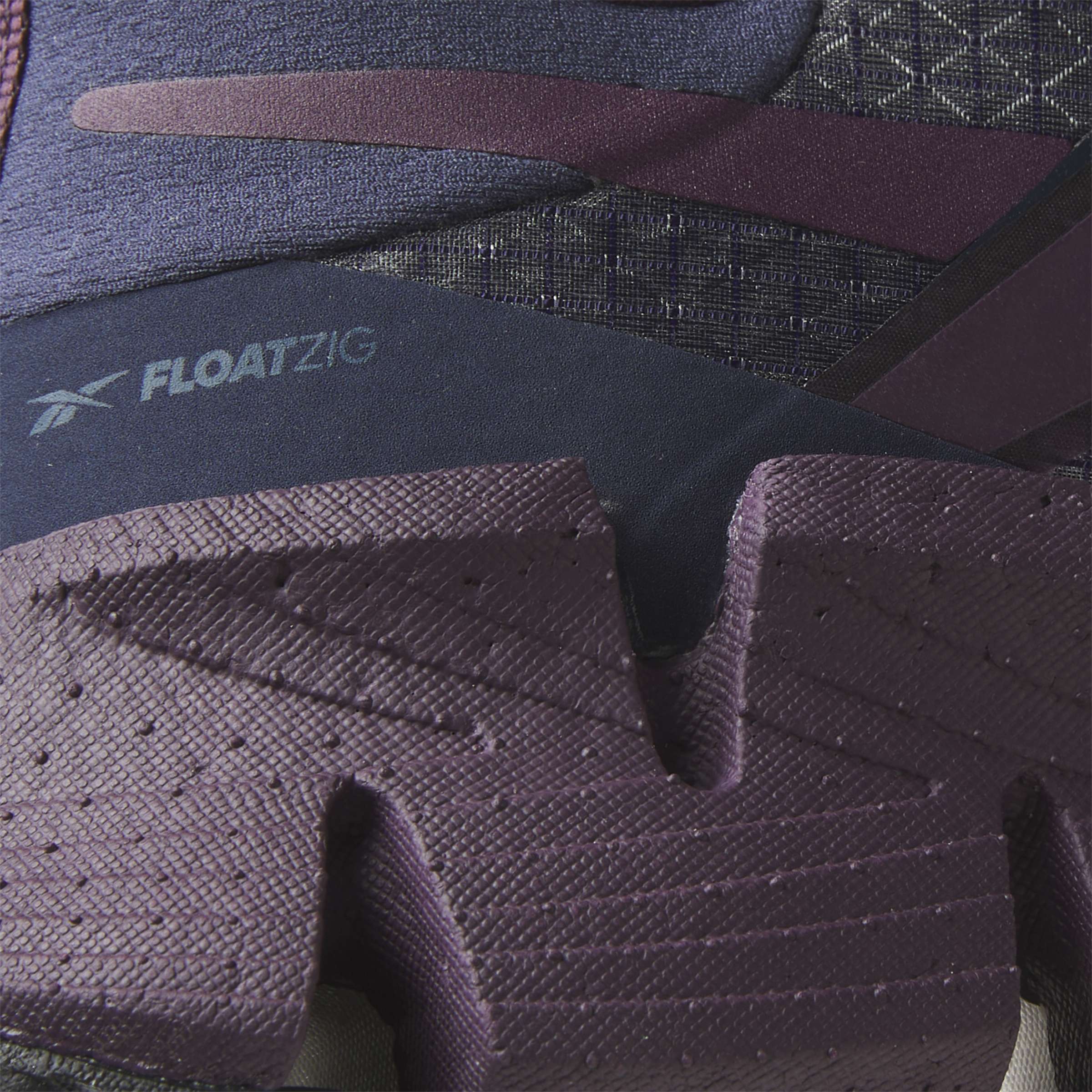 El FloatZig 1 de Reebok combina suavidad y elasticidad, diseñados para inspirar a salir al aire libre y correr. image number 7
