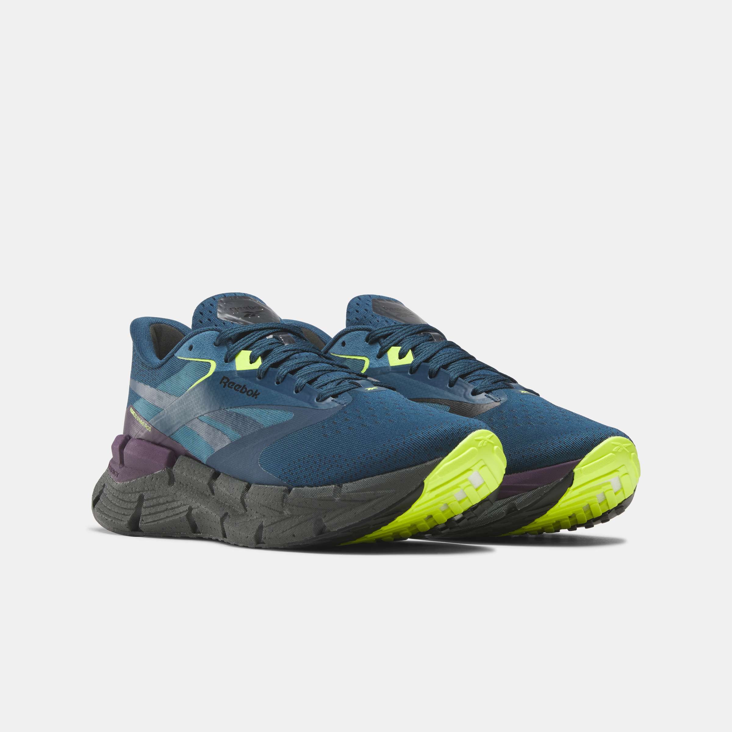 Los tenis Floatzig Symmetros Reebok con espuma Floatride Energy Foam que proporciona ligereza y retorno de energía.