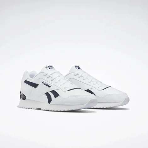 Con características clásicas de unos Reebok, pero destacándose por su suela ondulada y el clip TPU en el talón que les otorga un diseño único.