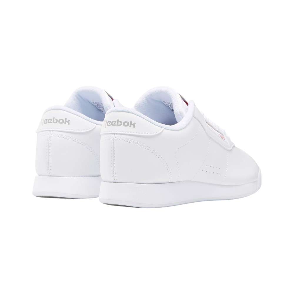 Amortiguación clásica. Parte superior elegante. El logo atemporal. Disfruta del estilo sutil de este clásico tenis Reebok para mujer.