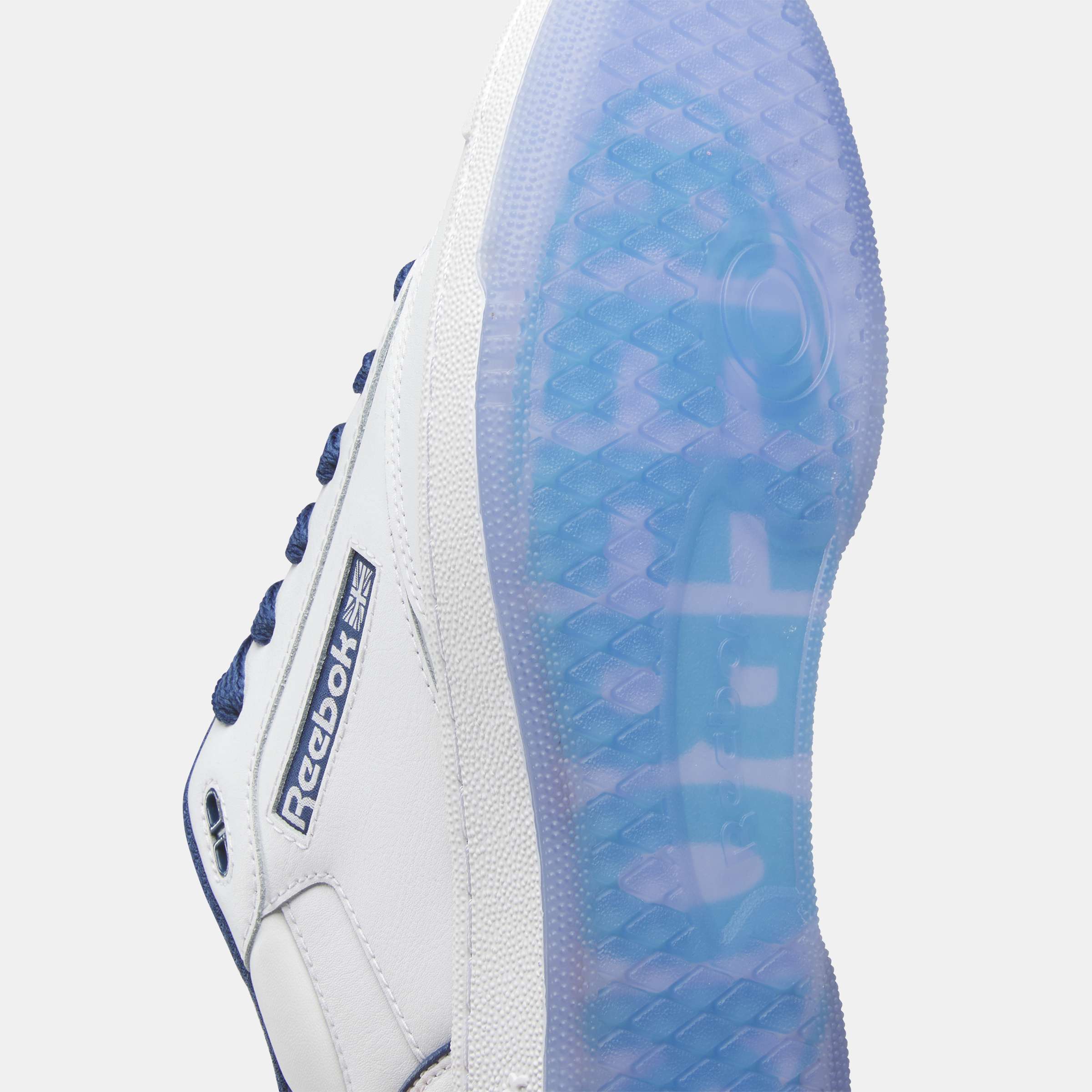 Comienza tu propio resurgimiento retro con estos tenis Reebok, lo chunky nunca tuvo tanta onda. Hazlos tuyos. image number 5