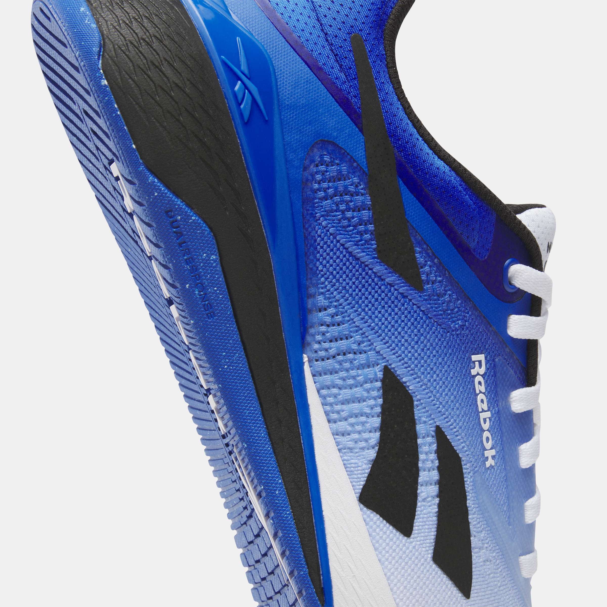 El Nano X5, el icónico tenis de entrenamiento, celebra su 15º aniversario con un modelo más cómodo, transpirable y estable. image number 4
