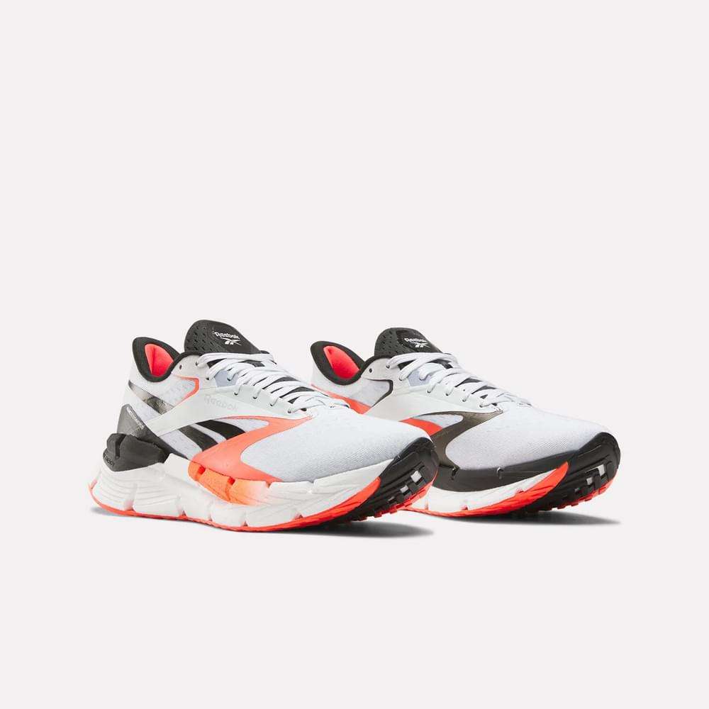 Los tenis Floatzig Symmetros Reebok con espuma Floatride Energy Foam que proporciona ligereza y retorno de energía.