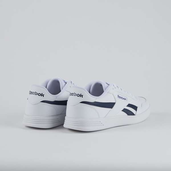 El estilo Reebok que te encanta en una silueta clásica de tenis vintage que se puede usar de manera elegante o informal. image number 1