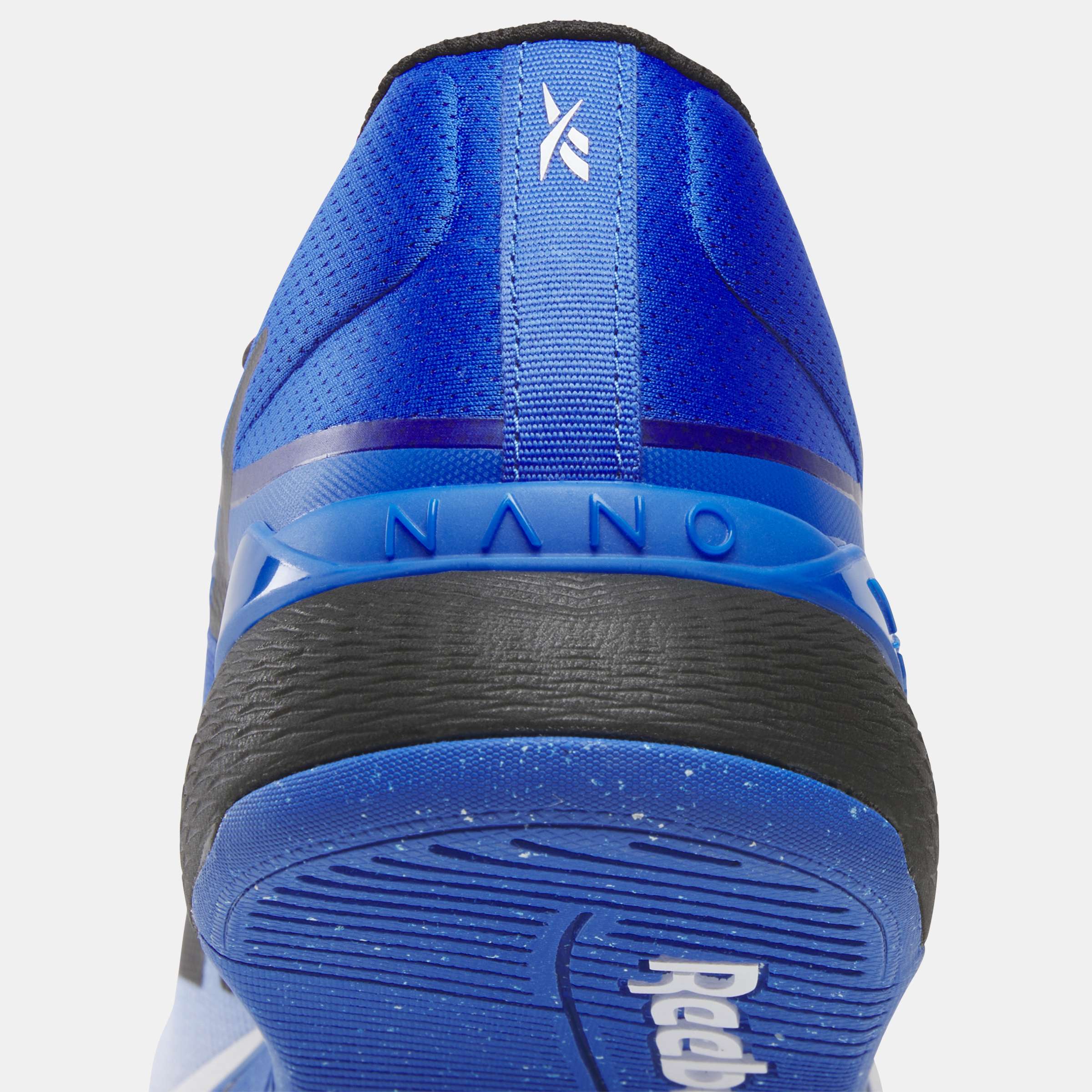 El Nano X5, el icónico tenis de entrenamiento, celebra su 15º aniversario con un modelo más cómodo, transpirable y estable. image number 6