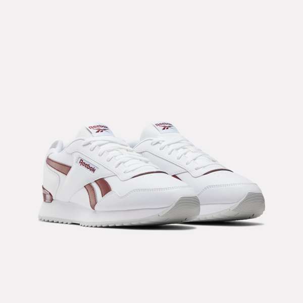 Tenis Glide Ripple Clip Con características clásicas de unos Reebok, pero destacándose por su suela ondulada y el clip TPU en el talón que les otorga un diseño único.