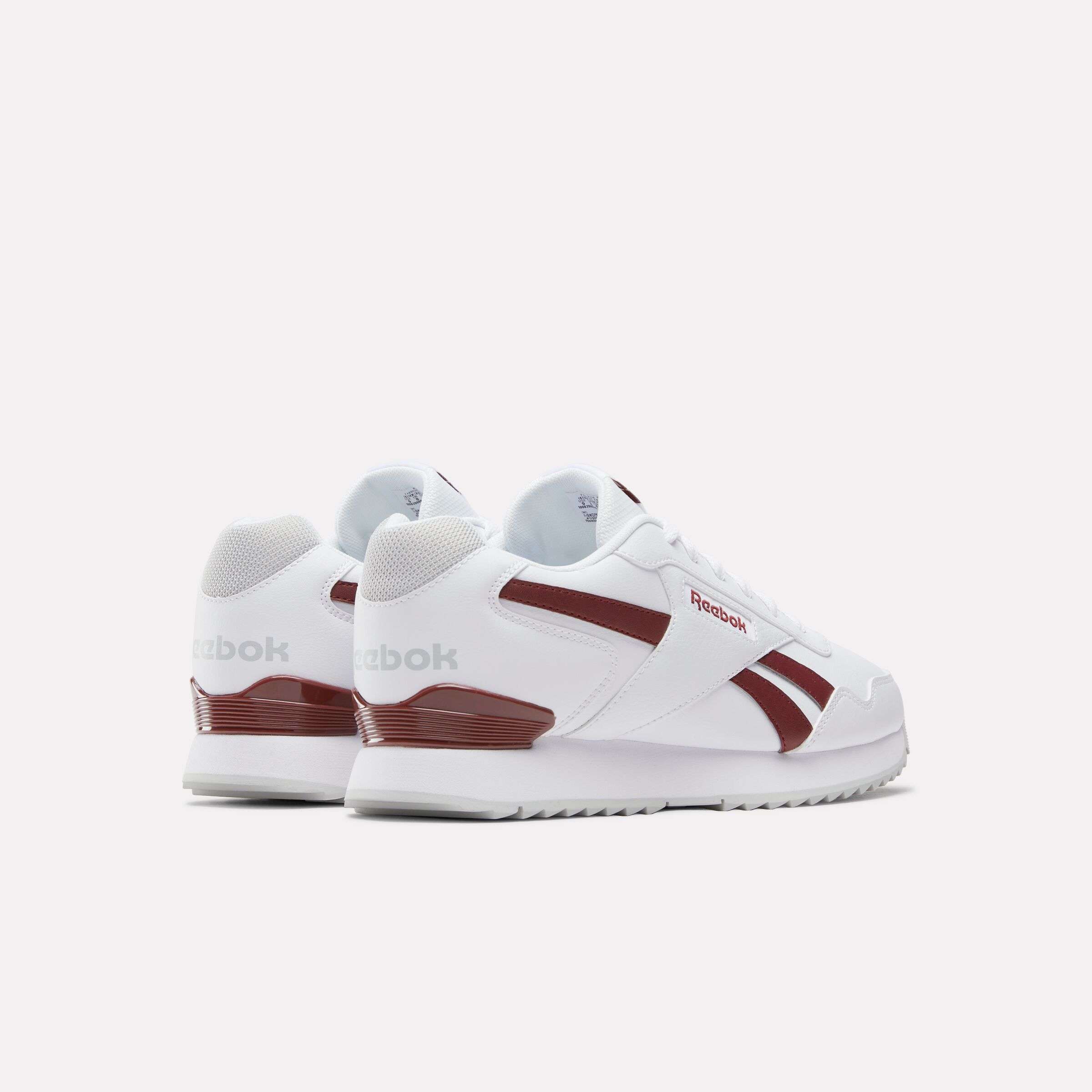 Con características clásicas de unos Reebok, pero destacándose por su suela ondulada y el clip TPU en el talón que les otorga un diseño único.