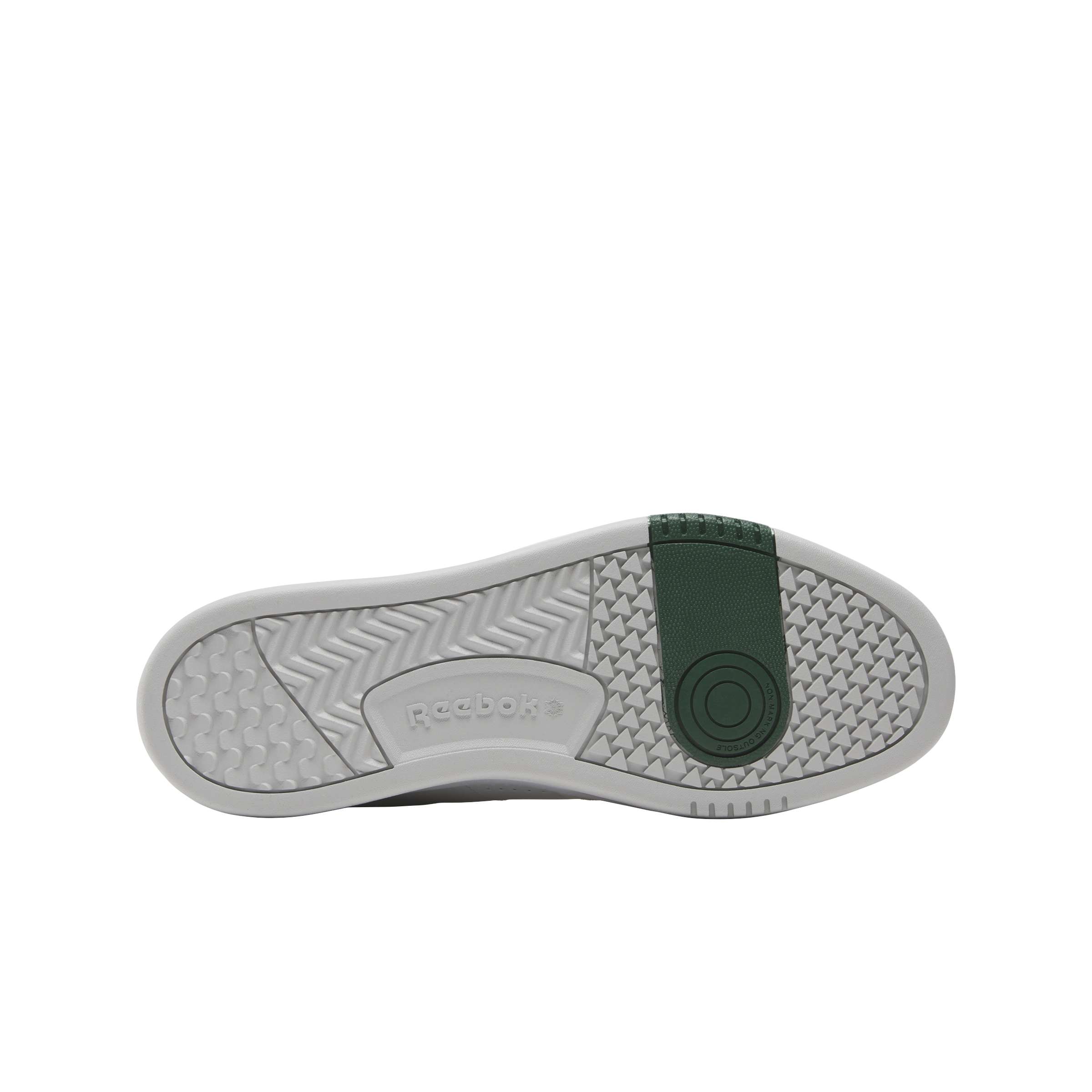 Su diseño minimalista se complementa con una parte superior de cuero y una puntera de gamuza que aporta textura. image number 4