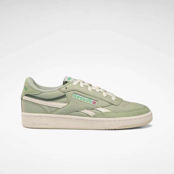 Hechos de piel vintage, ofrecen un aspecto retro y una sensación de la vieja escuela, con rayas laterales que realzan su diseño inspirado en el tenis.