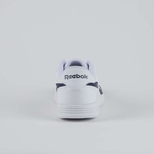 El estilo Reebok que te encanta en una silueta clásica de tenis vintage que se puede usar de manera elegante o informal. image number 6