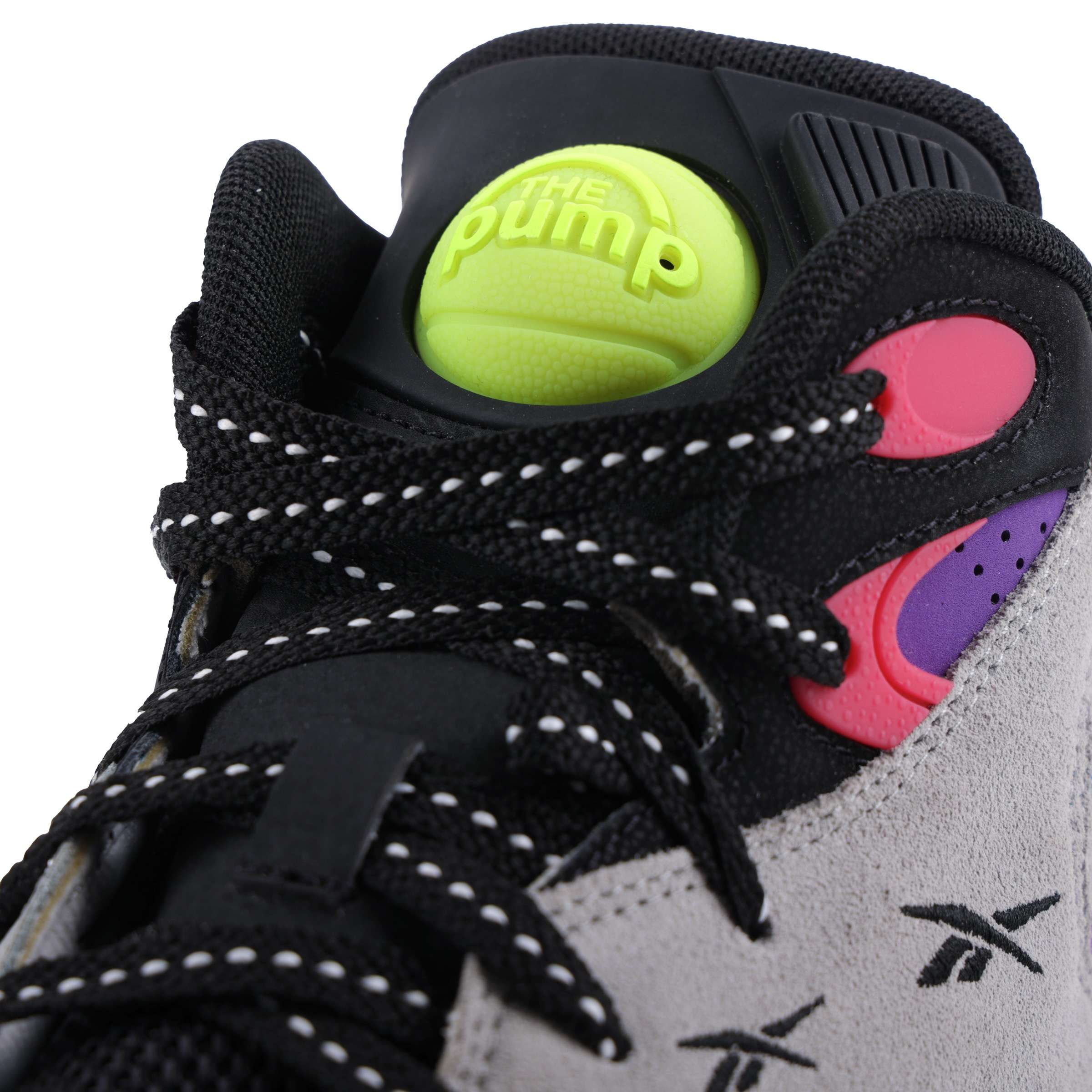 El modelo Pump Vertical, lanzado originalmente en 1993, formaba parte de la legendaria línea Above the Rim de Reebok. image number 6