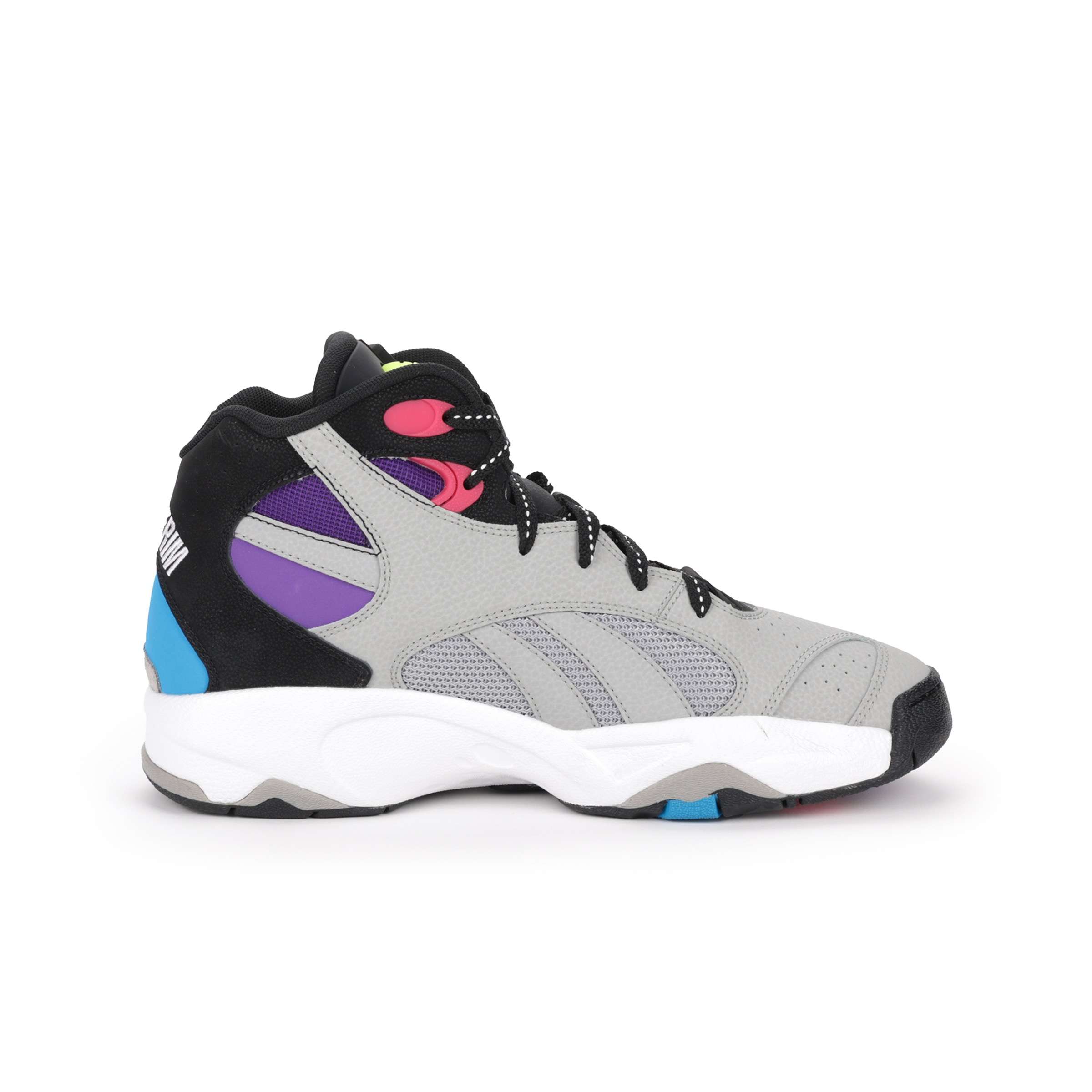El modelo Pump Vertical, lanzado originalmente en 1993, formaba parte de la legendaria línea Above the Rim de Reebok.