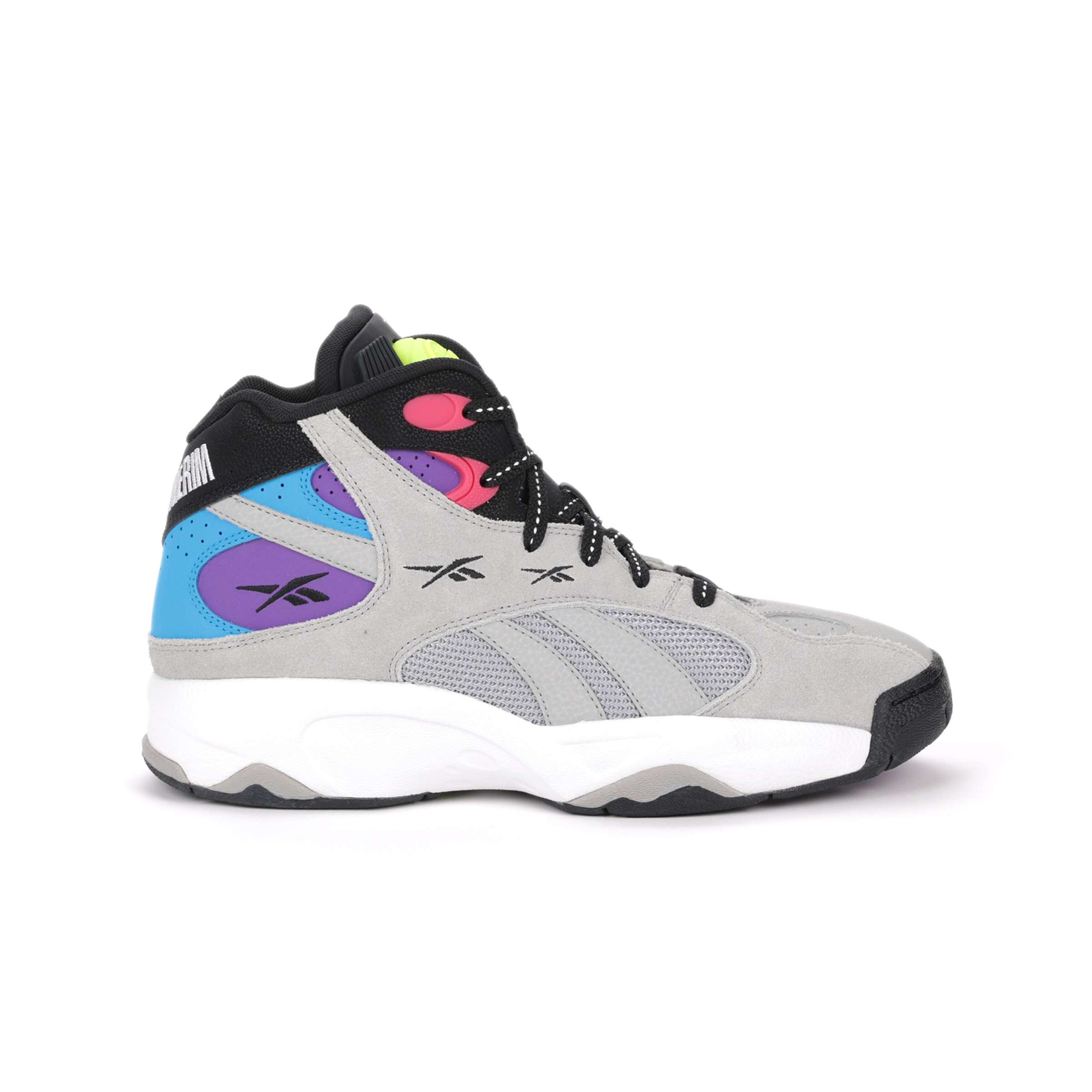 El modelo Pump Vertical, lanzado originalmente en 1993, formaba parte de la legendaria línea Above the Rim de Reebok.