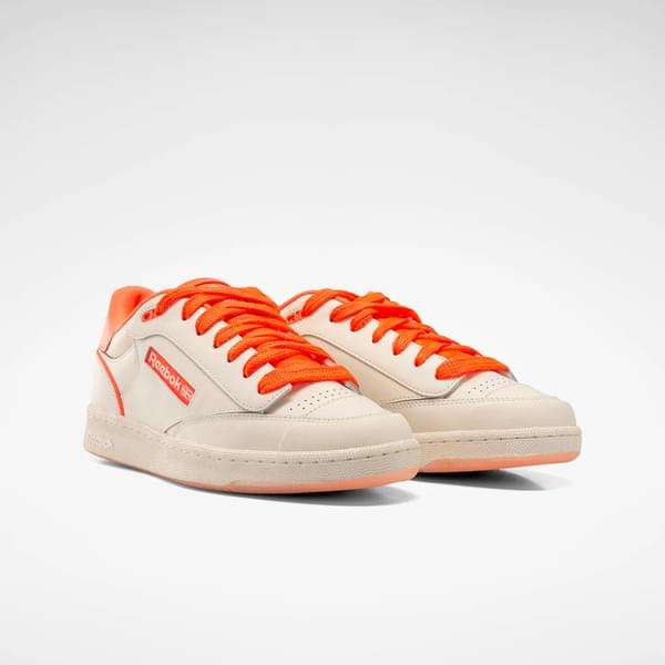 Comienza tu propio resurgimiento retro con estos tenis Reebok, lo chunky nunca tuvo tanta onda. Hazlos tuyos. image number 2