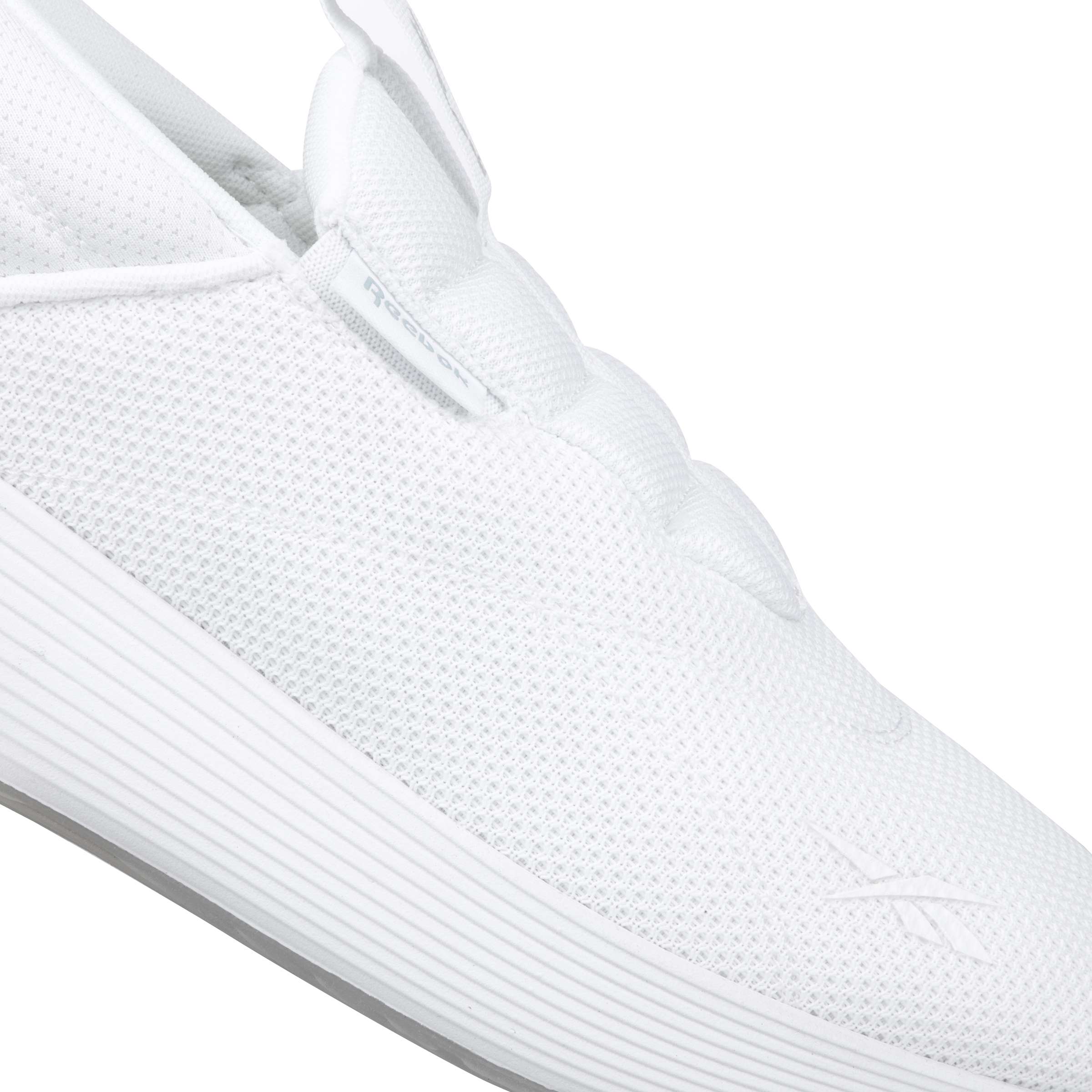 Prueba los DMX Comfort con una entresuela DMXAir que mueve el aire en cada paso y un diseño elegante que facilita su combinación. image number 6
