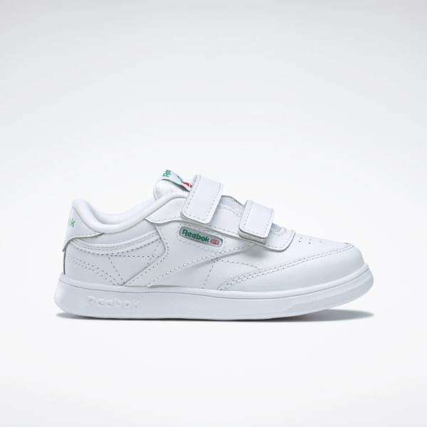 Únete al club: esta versión miniatura de los Club C originales homenajea al clásico modelo de tenis con un diseño elegante.
