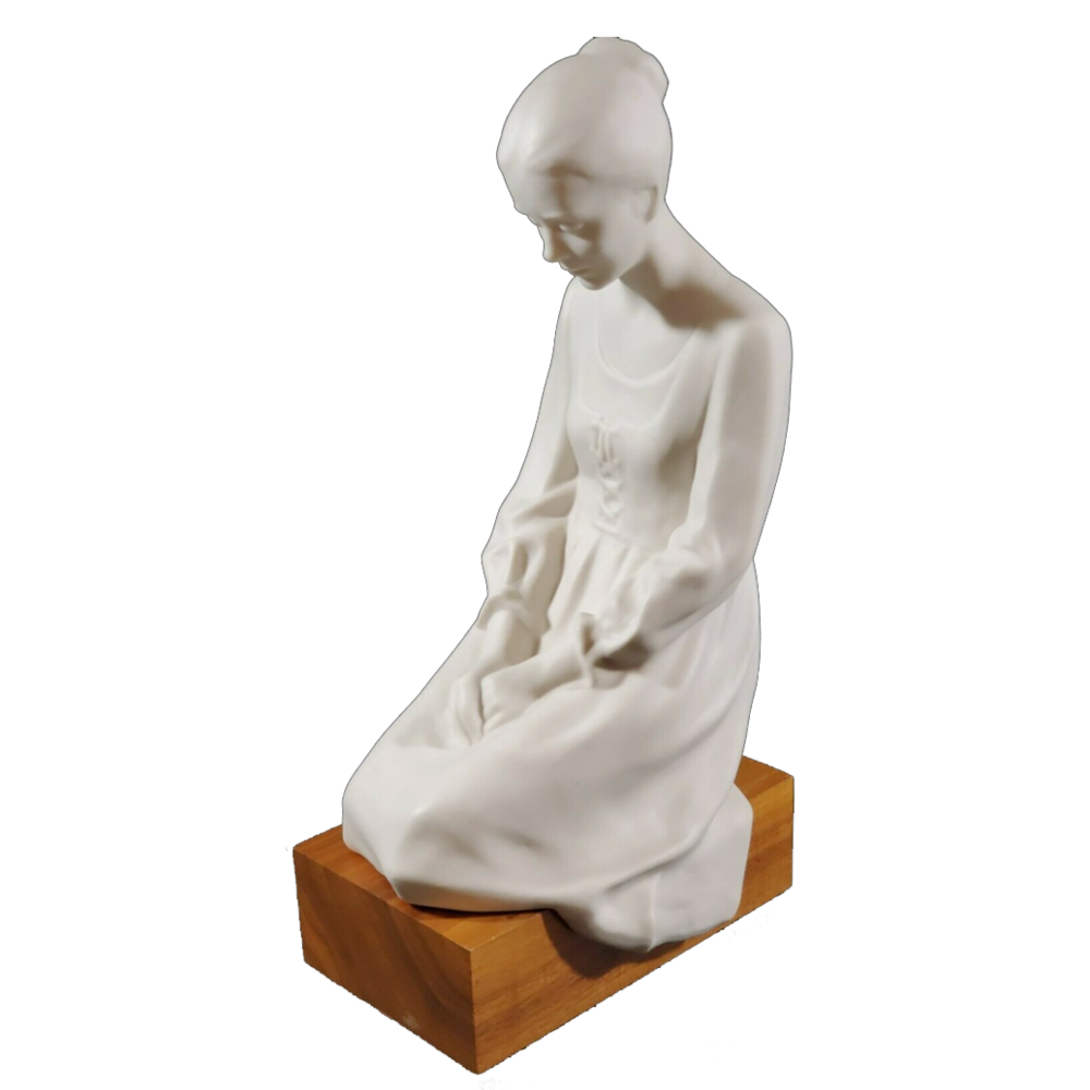 Woman in Prayer Statue with Base (Porcelain)