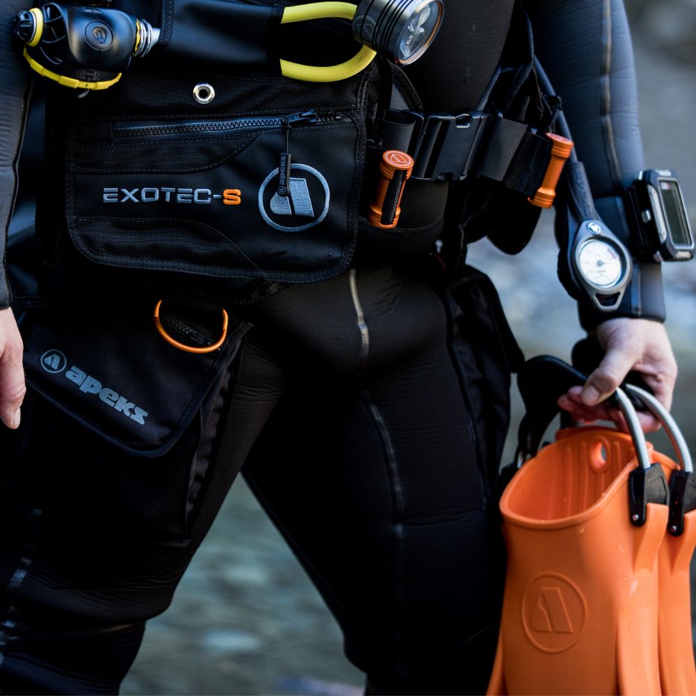 CARACTERÍSTICAS Y BENEFICIOS - MANÓMETRO MANGUERA ESTRECHA - Instrumento de buceo