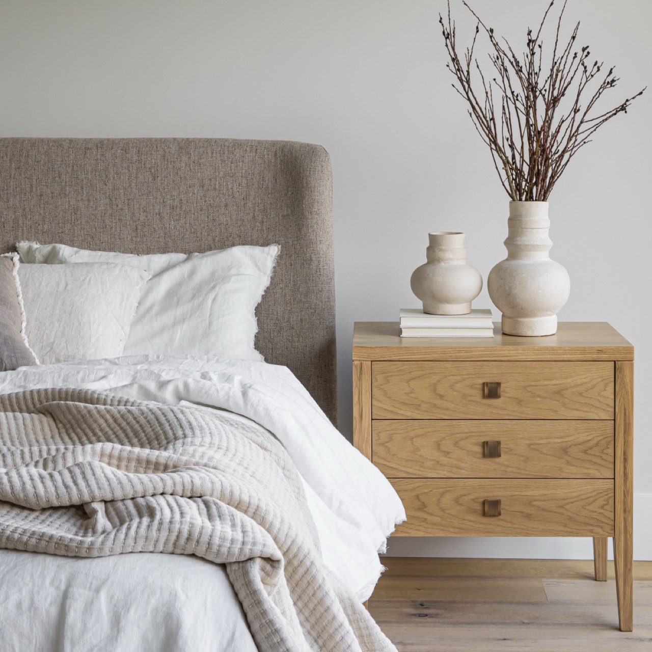 世界を買える 海外ブランド Faye King Bed Short - Perfect Taupe アクセサリー