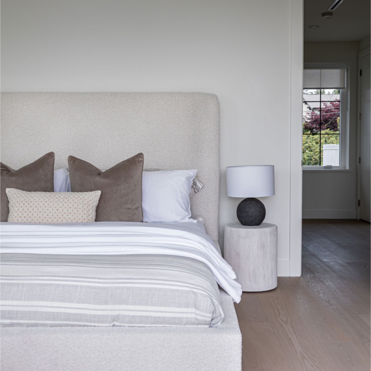 Faye Queen Bed - Off White
