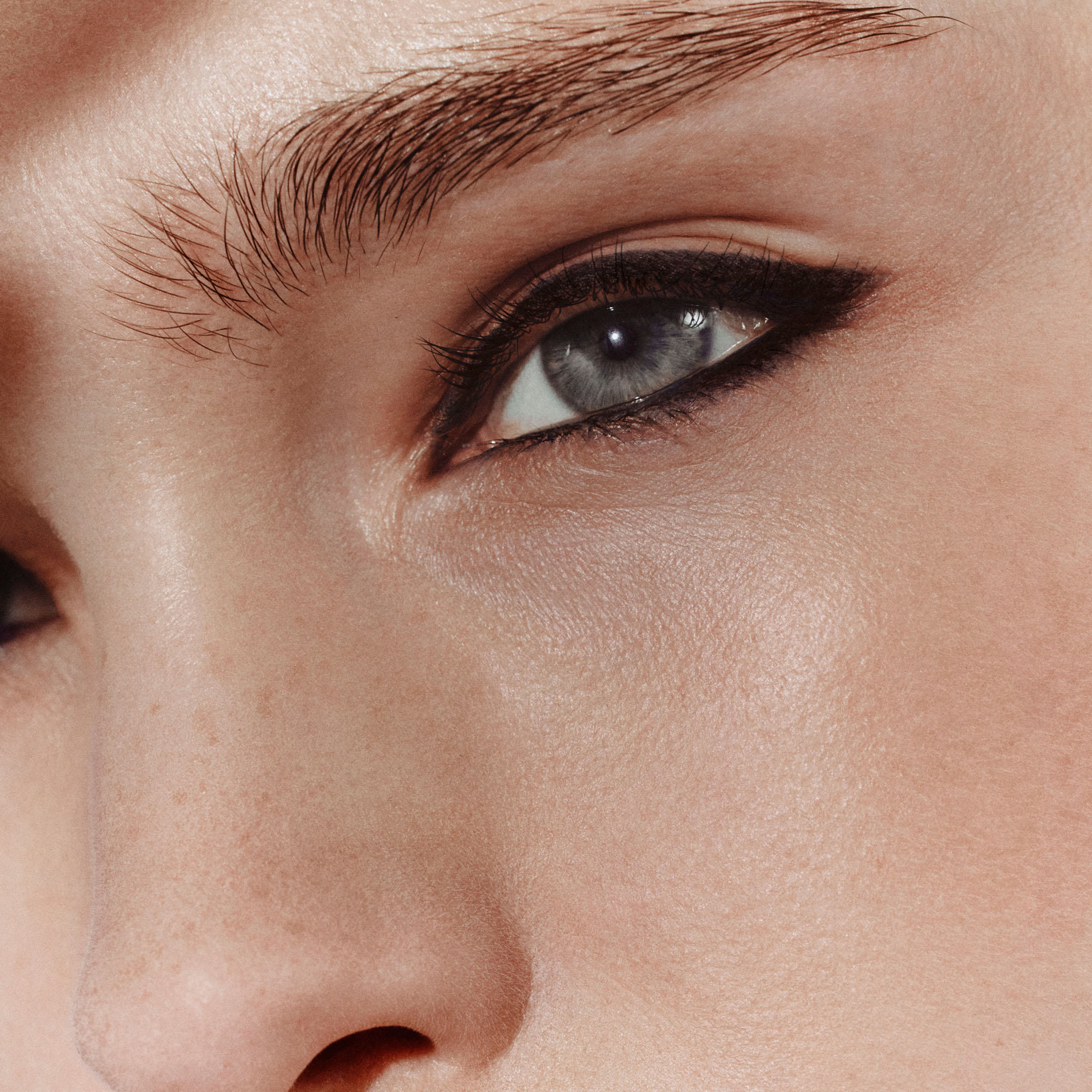 Trait d'Hermès, crayon de couleurs pour les yeux , Brun Bistre