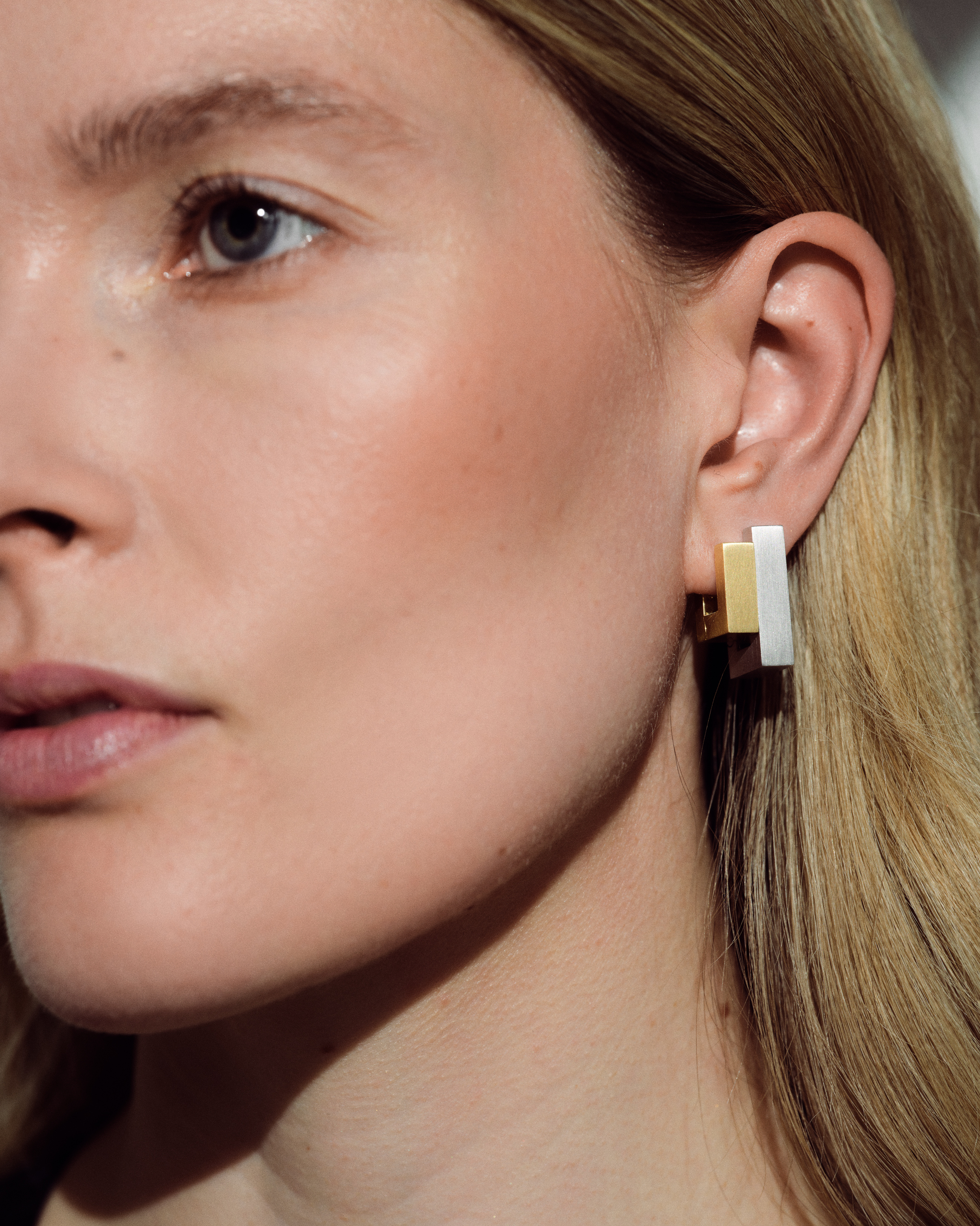 Square Hoops Satin Small Gold - Tom Wood Project Official