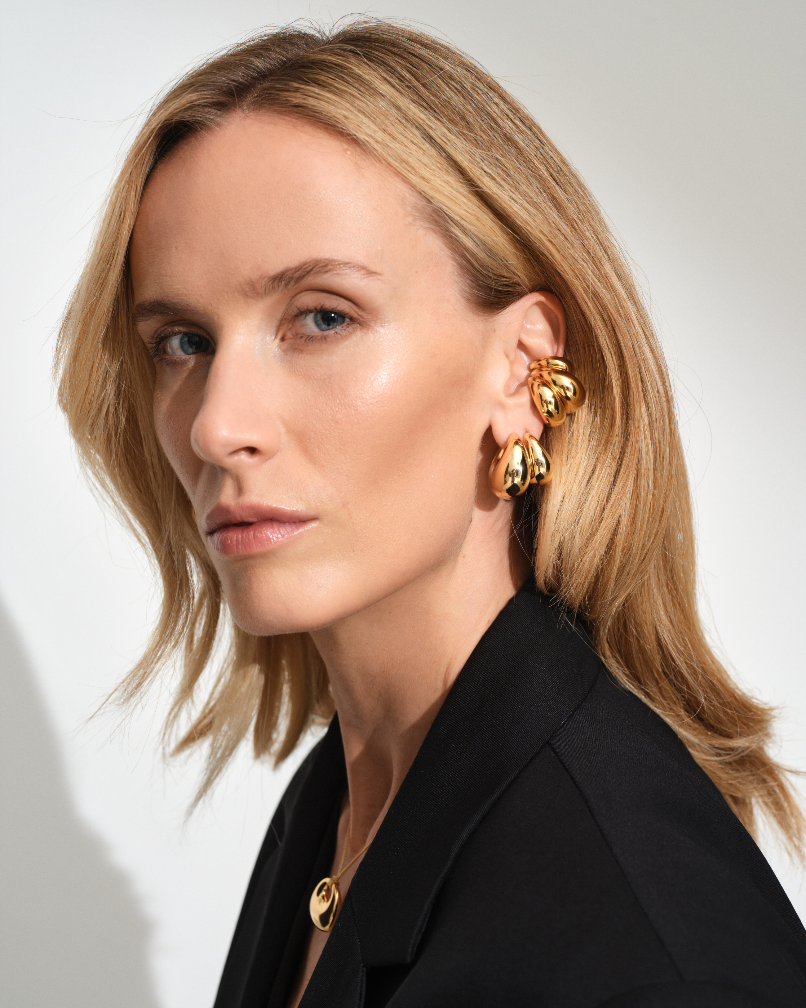 【メール便送料無料対応可】 Bao Hoops Medium Gold - Tom Wood Project Official Online Store アクセサリー