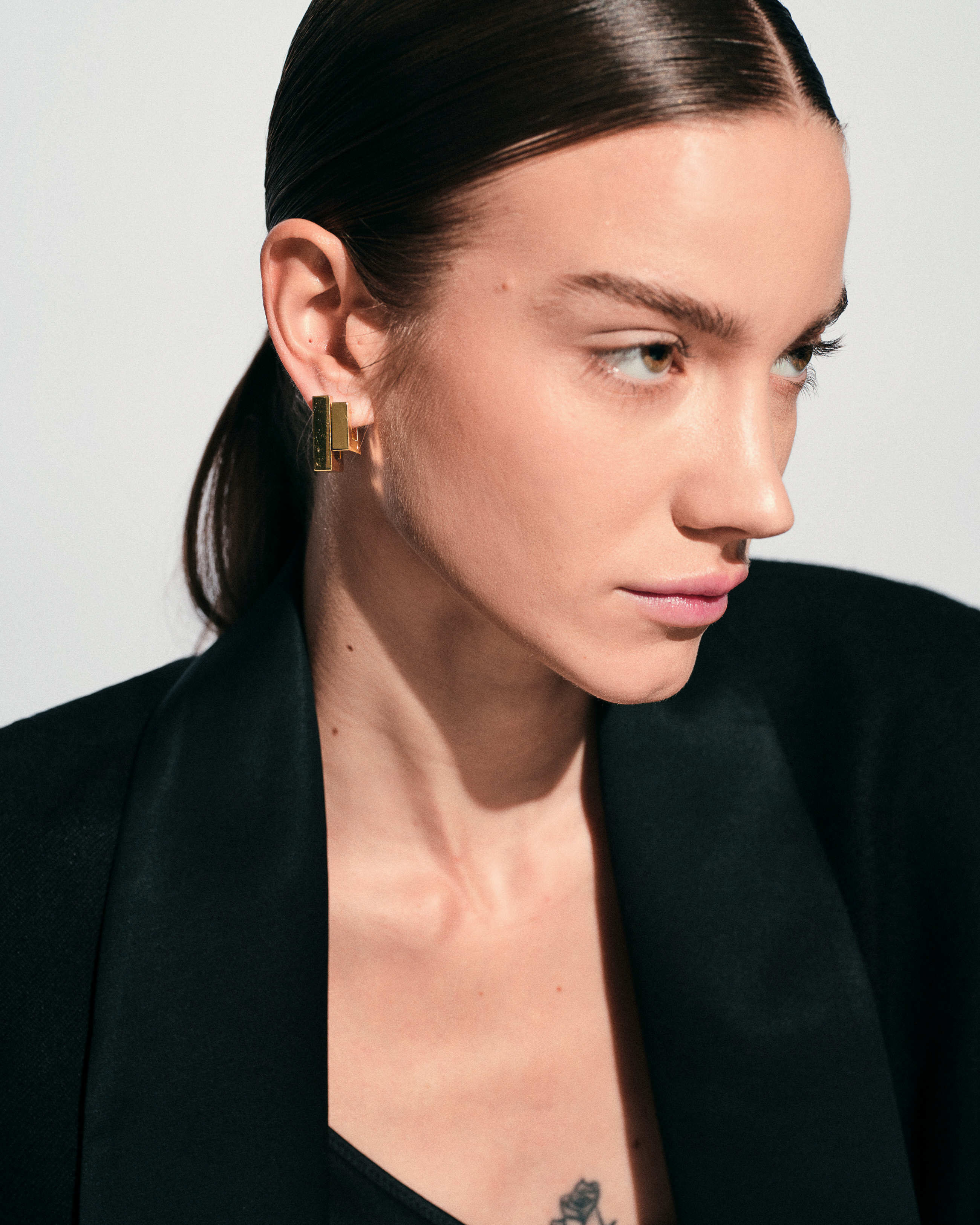 Tom.Wood.Model.W.Square.Hoops.