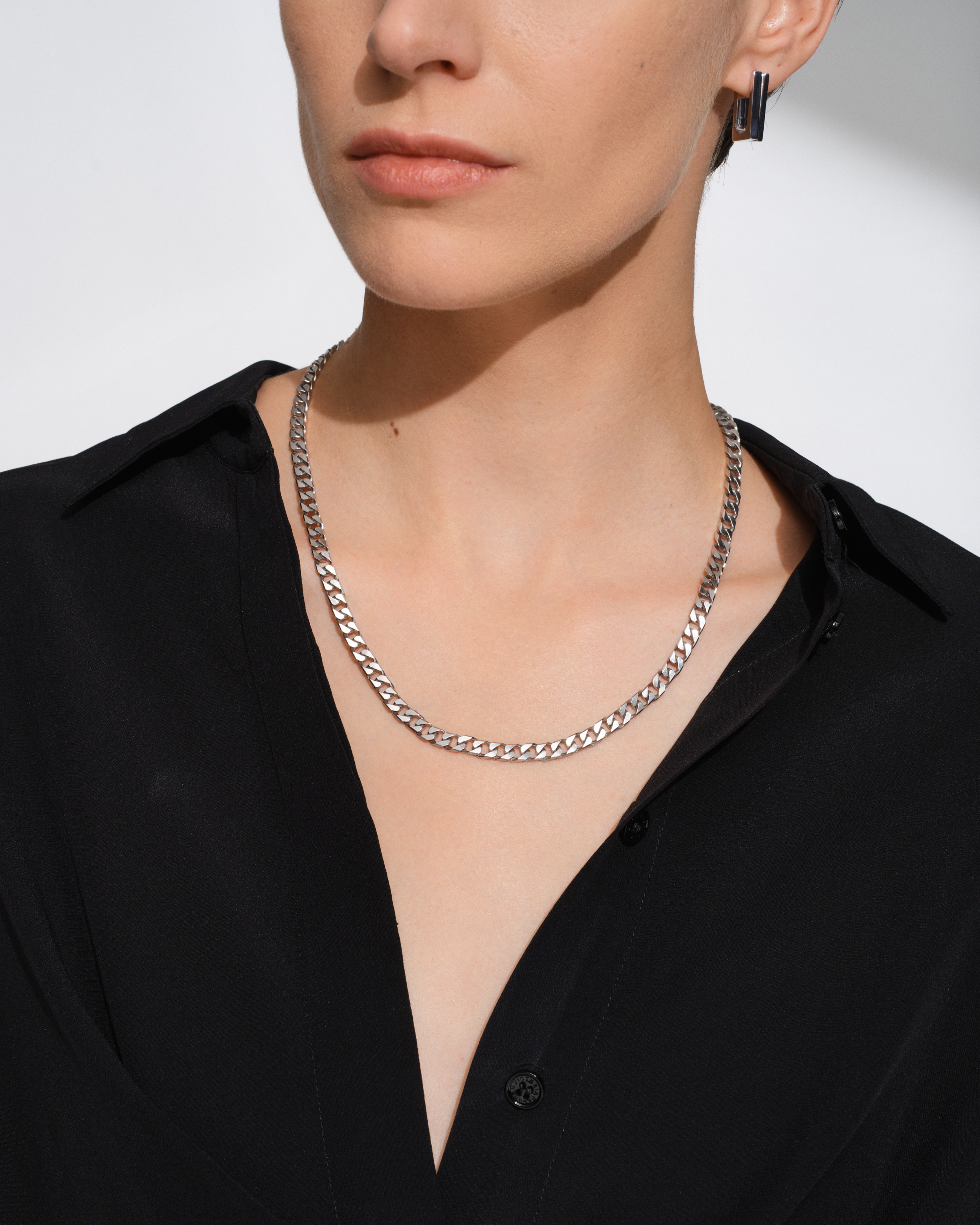 アクセサリー Step Huggies Black Spinel TOM WOOD Step Huggies Black Spinel - Tom Wood Project Official Online