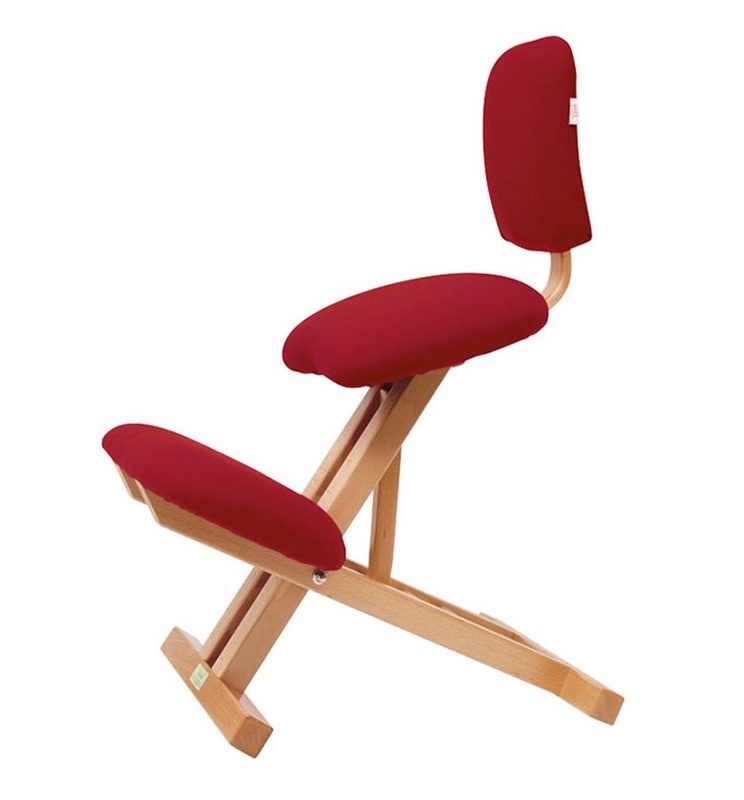 Ergonomisk knästol med ryggstöd och bas i trä