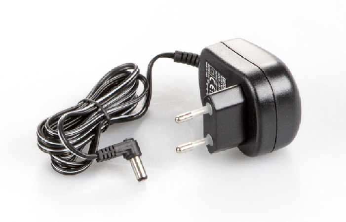 YKA-11 Nätadapter