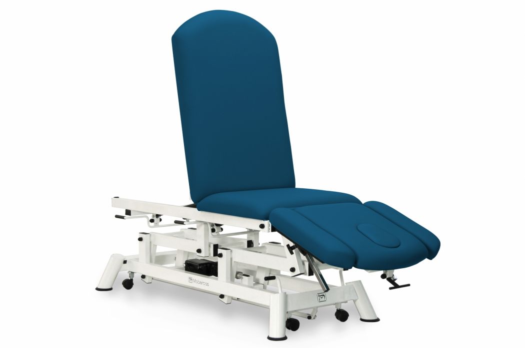 Elektrisk brits för osteopati – 3-delad med armstöd och hjul – TwinPillar Elektrisk brits för osteopati – 3-delad med armstöd och hjul – TwinPillar
