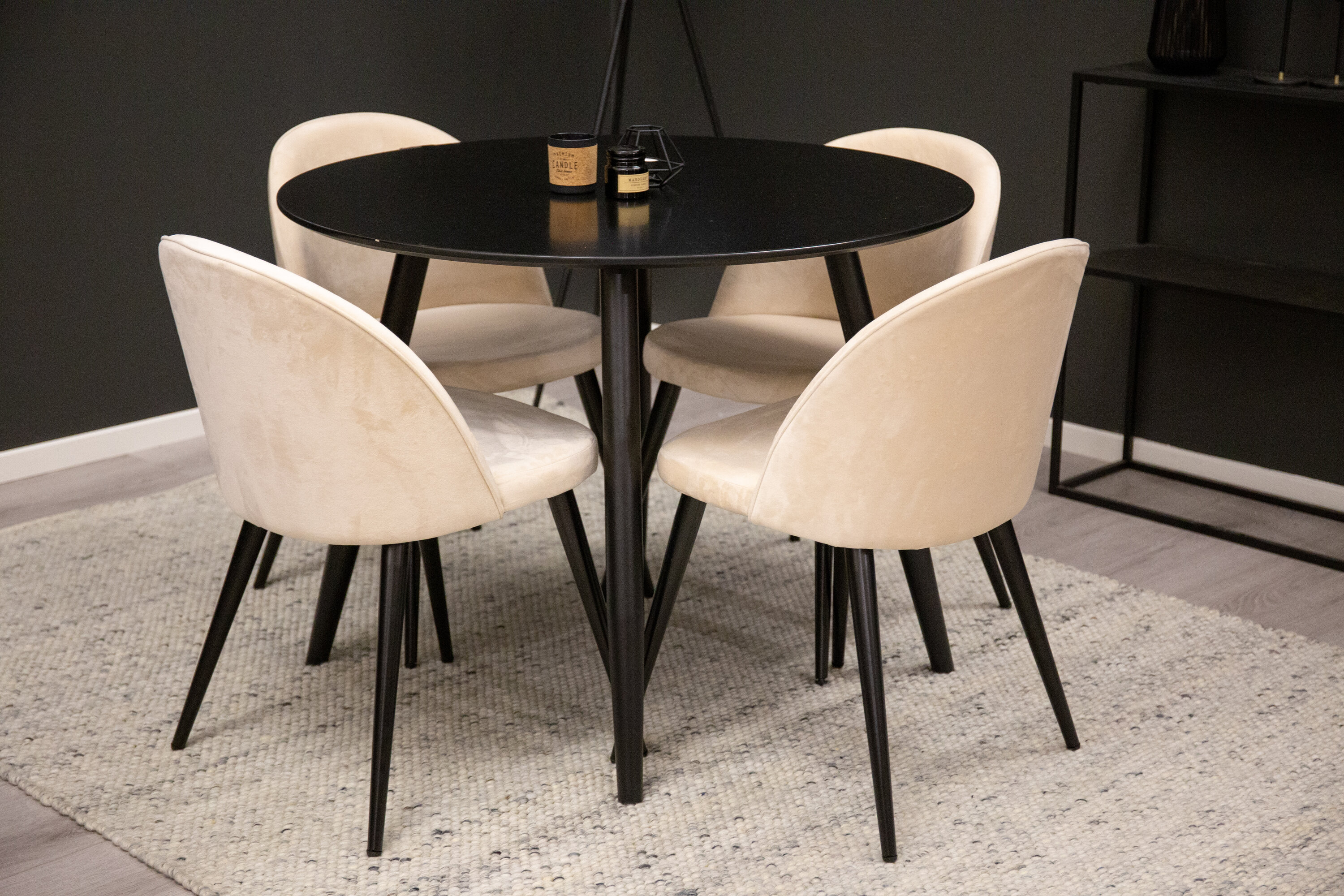 deLOHN Velvet, Plaza Kör alakú étkezőgarnitúra