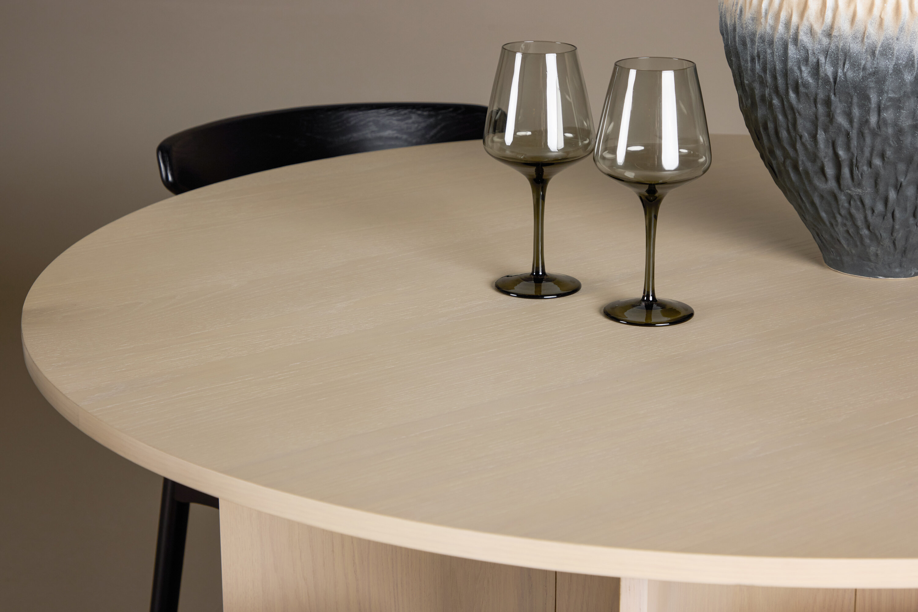 deLOHN Ven, Tyresö Kör alakú étkezőgarnitúra