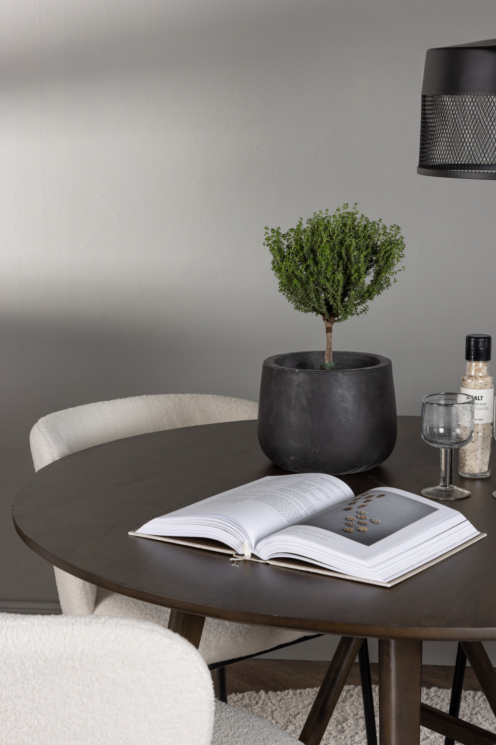 deLOHN Edina Kör alakú étkezőgarnitúra