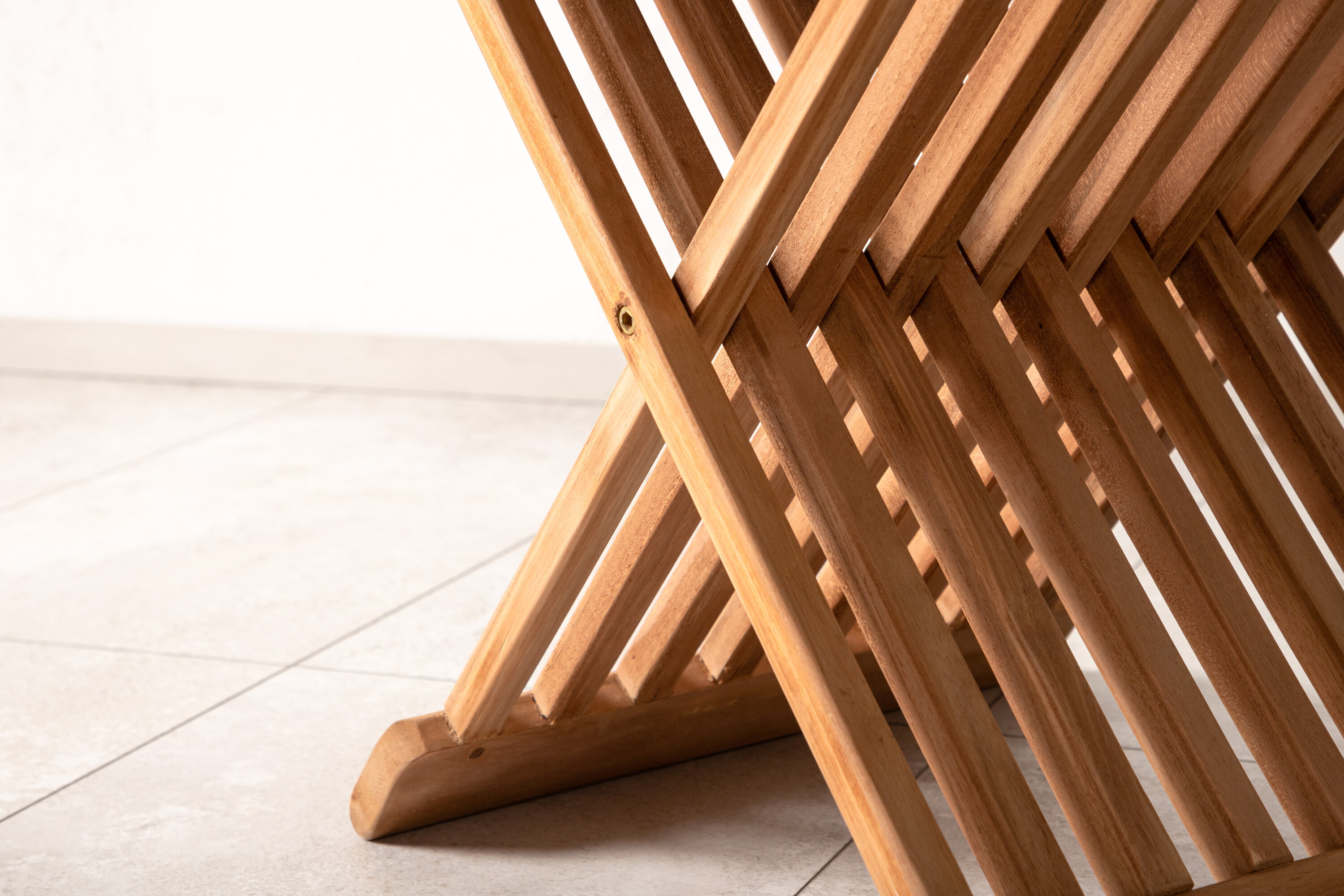 deLOHN Ghana Kisasztal